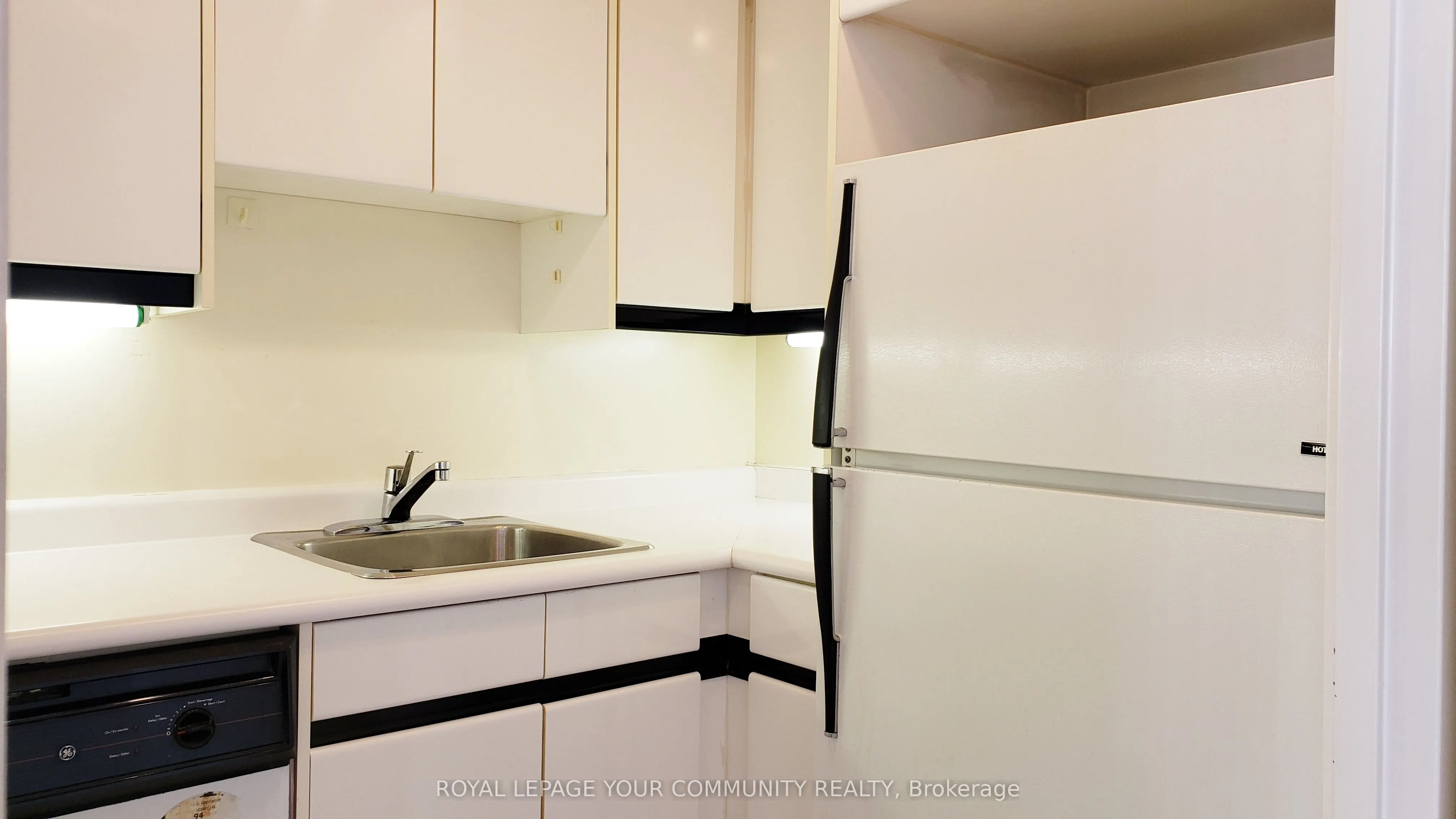7 Carlton Street, #1403