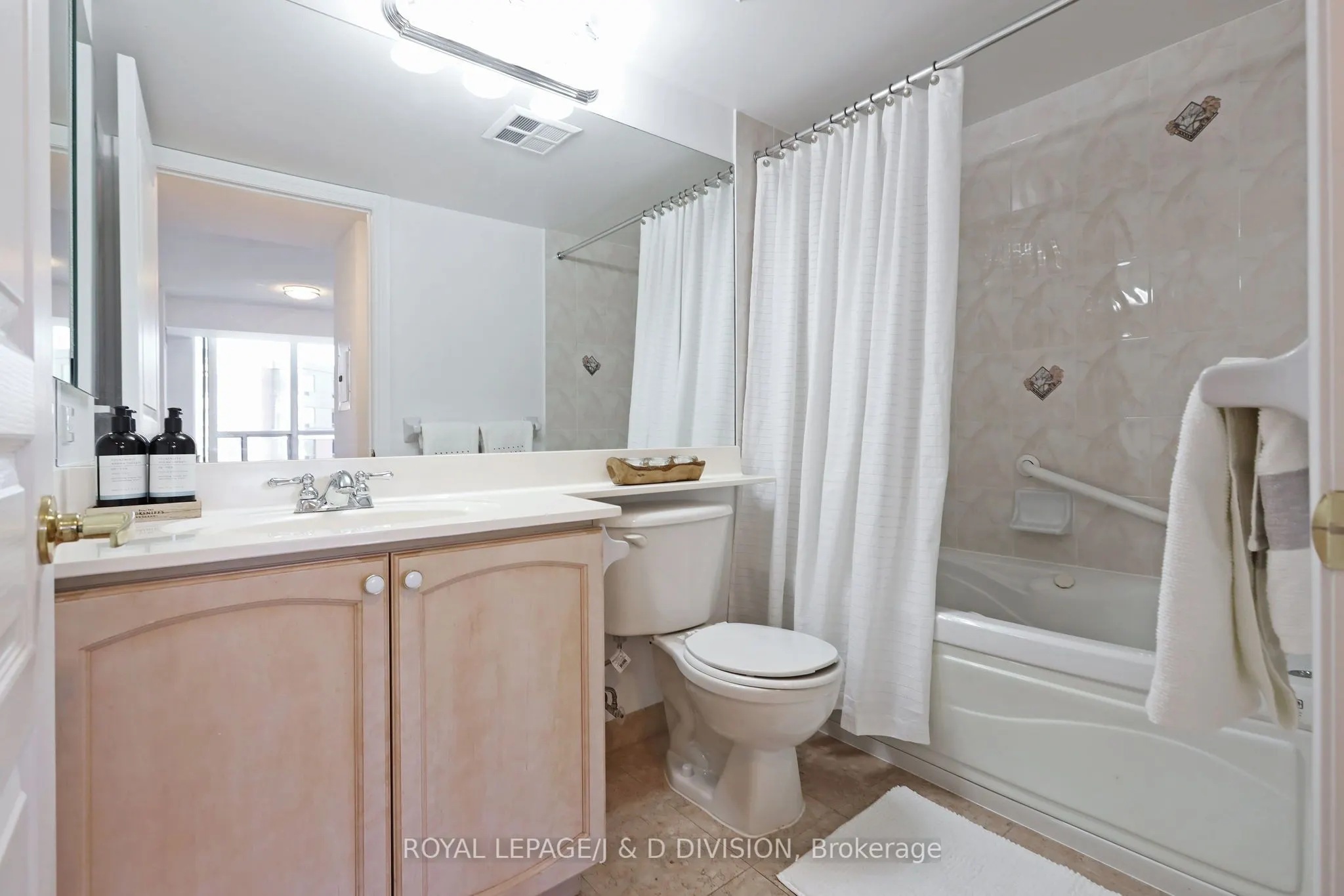 15 Northtown Way, #923