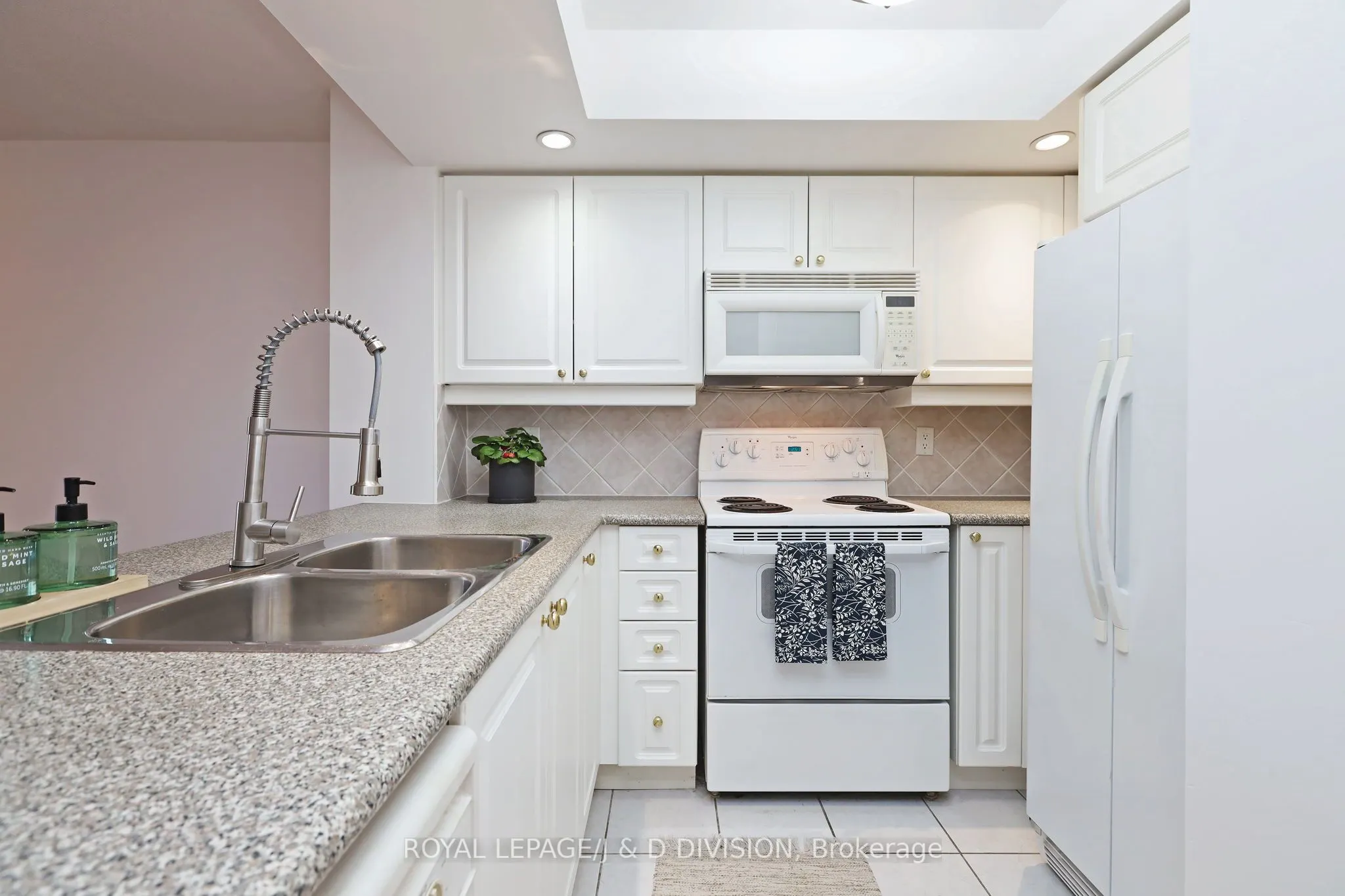 15 Northtown Way, #923