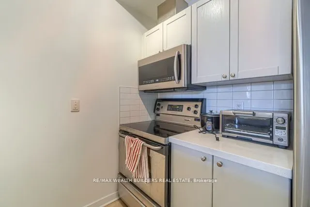 438 Richmond Street W, #916
