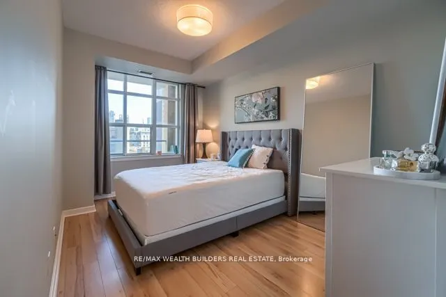 438 Richmond Street W, #916