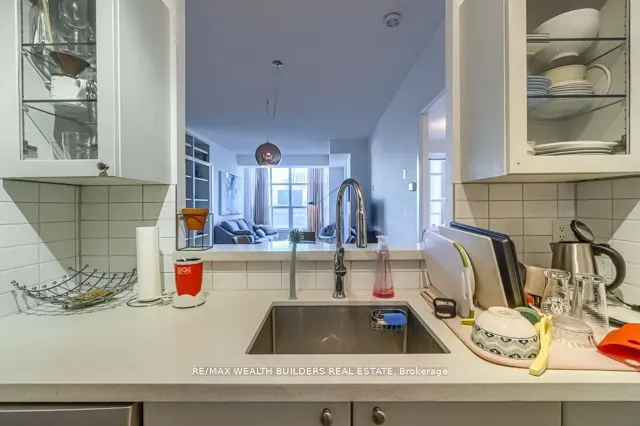 438 Richmond Street W, #916