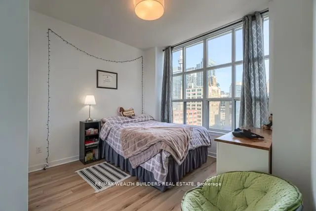 438 Richmond Street W, #916