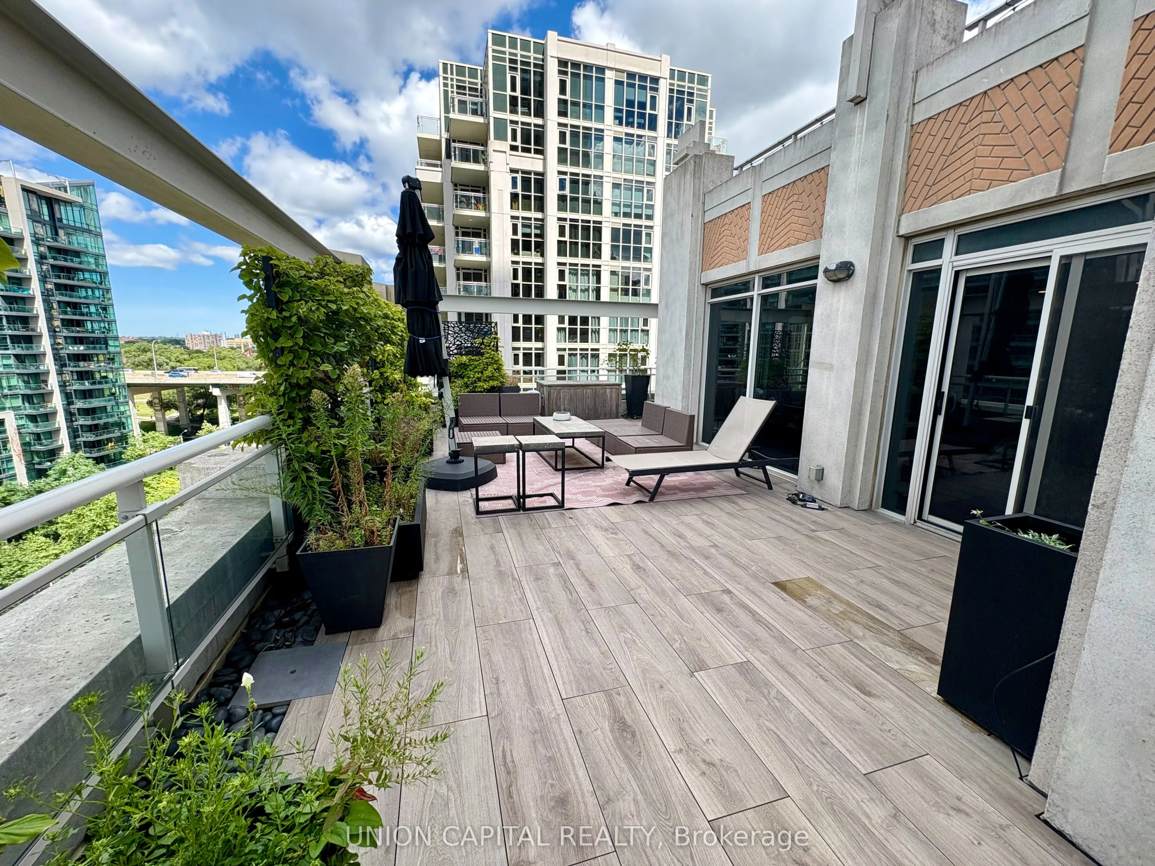 628 Fleet Street, #1006