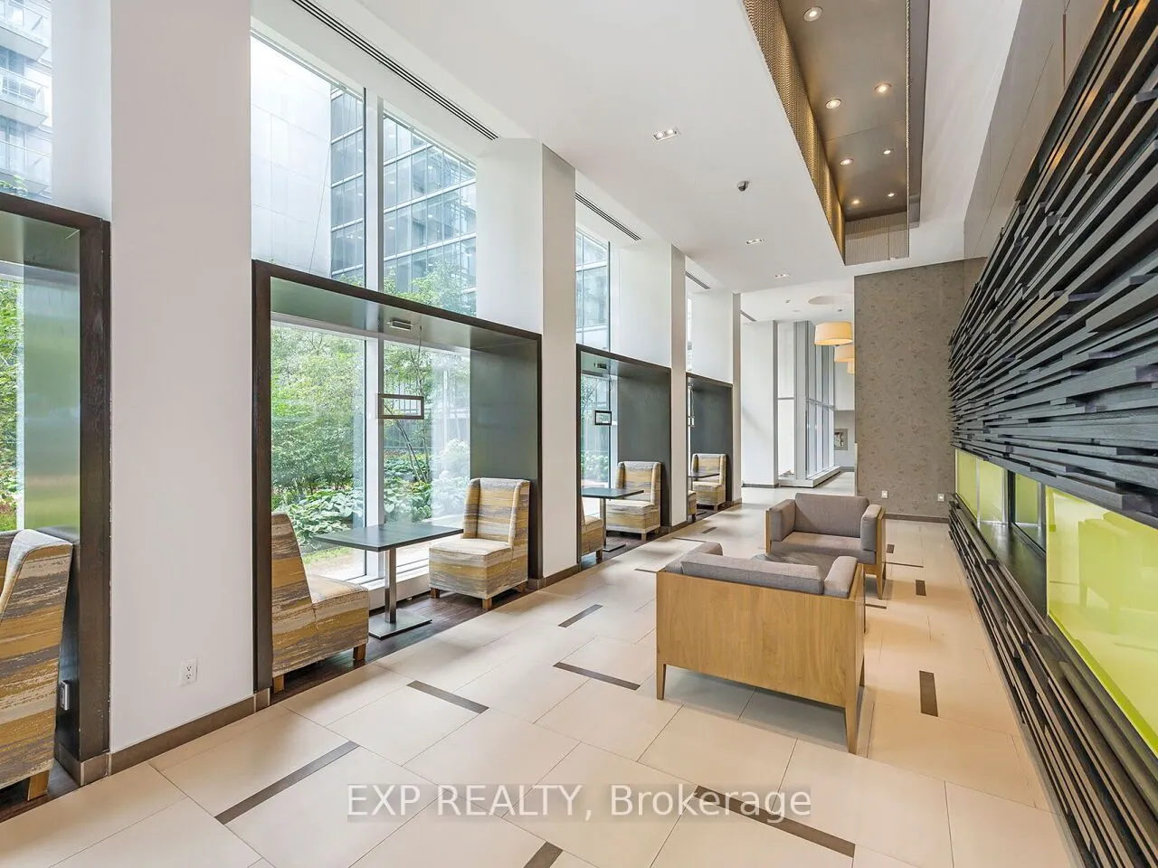 90 Stadium Road S, #911