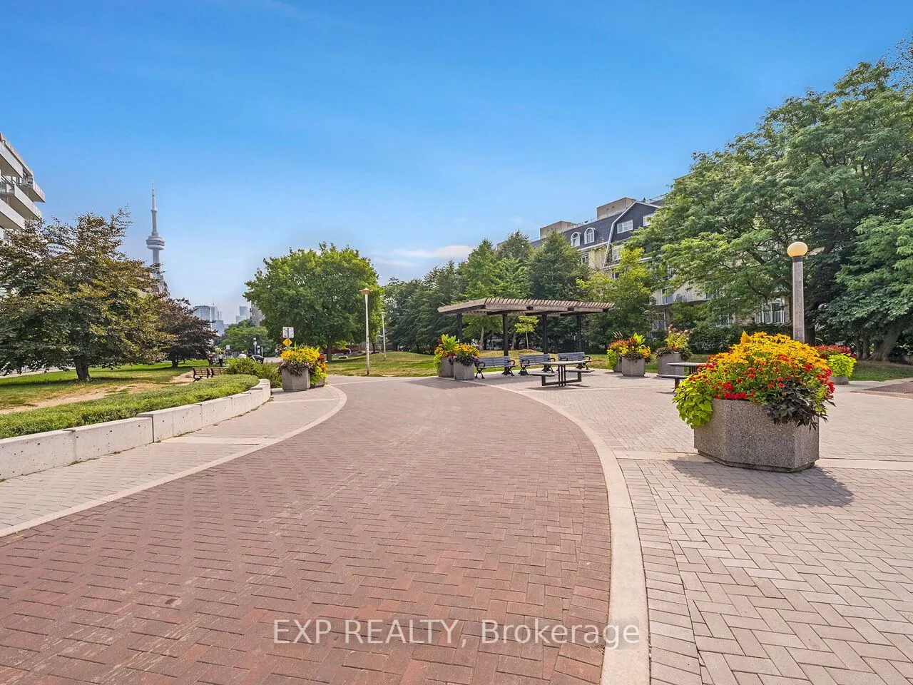 90 Stadium Road S, #911