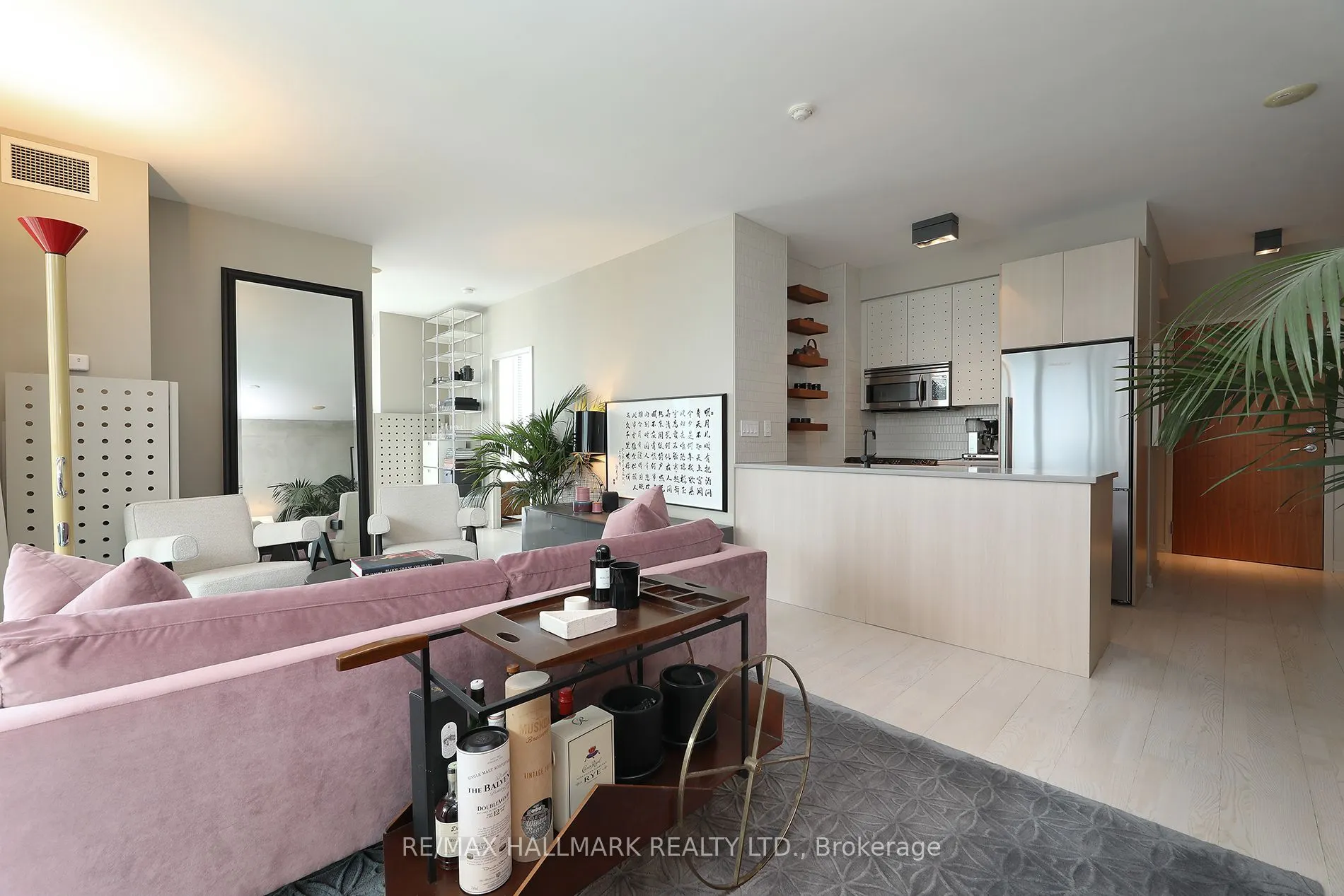 33 Lombard Street, #2406