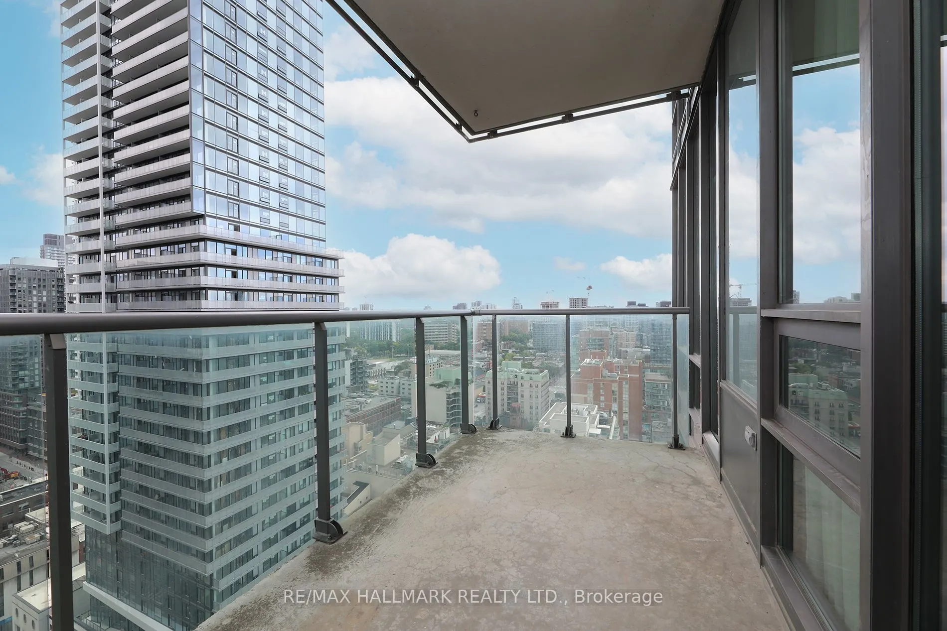 33 Lombard Street, #2406