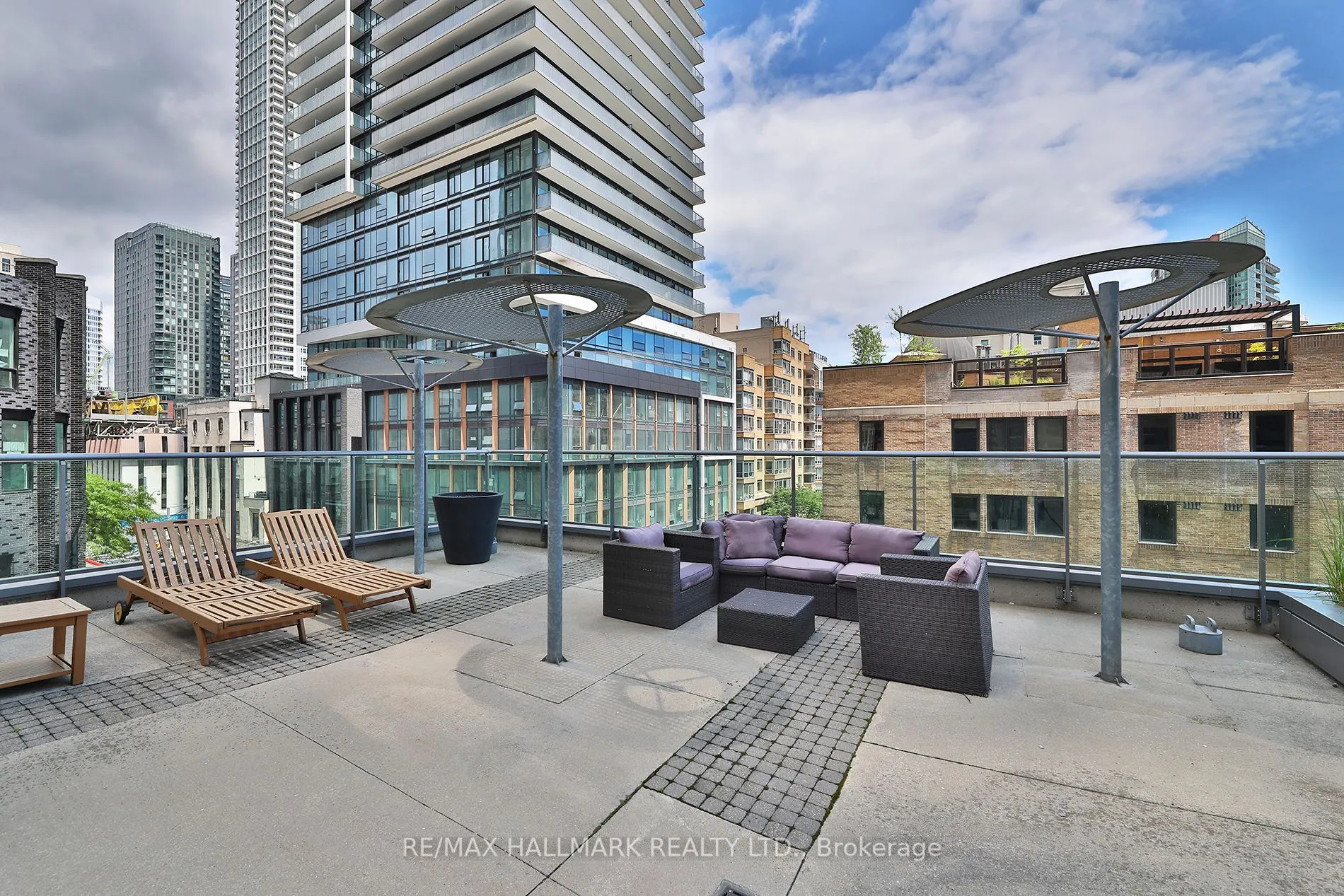 33 Lombard Street, #2406