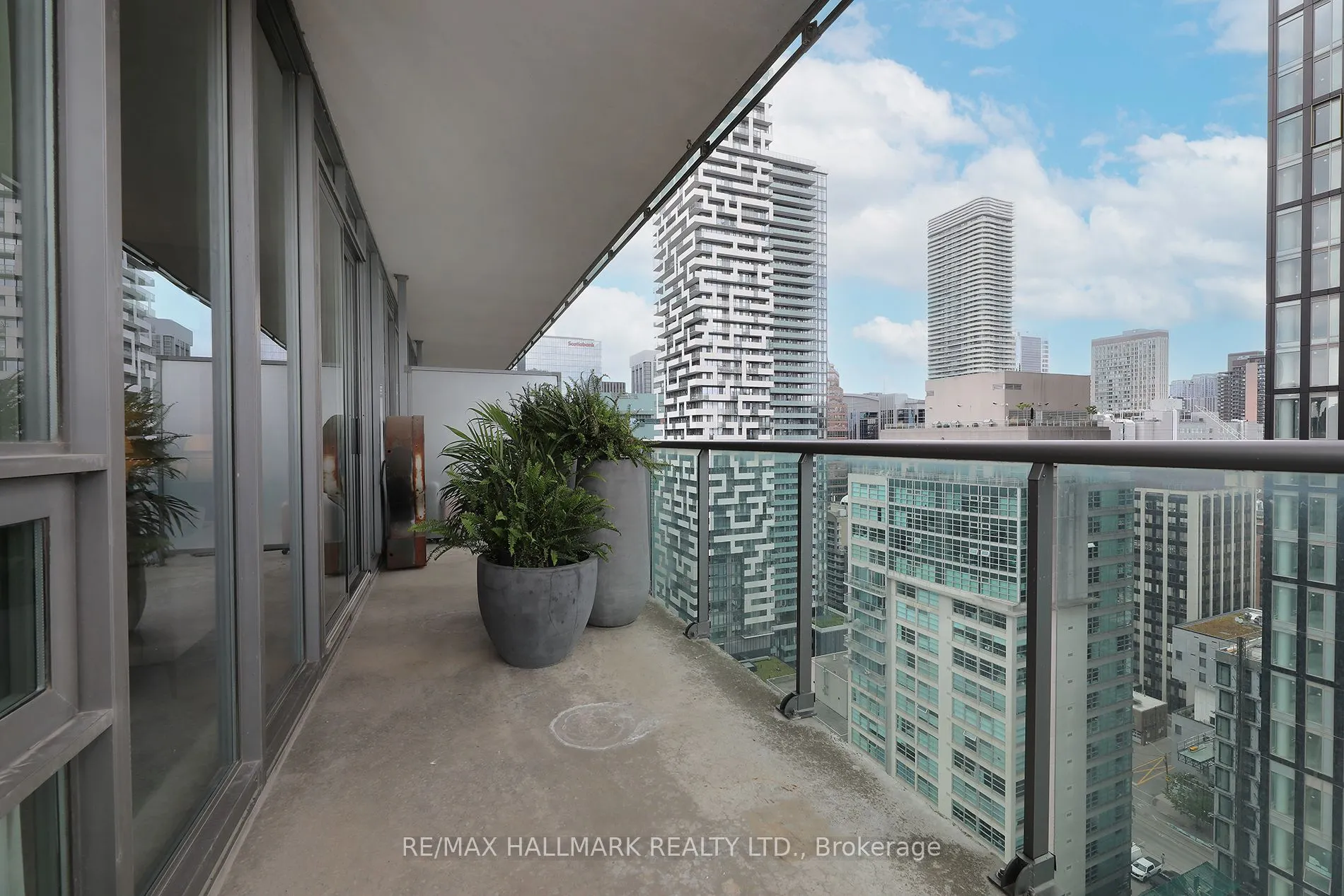 33 Lombard Street, #2406