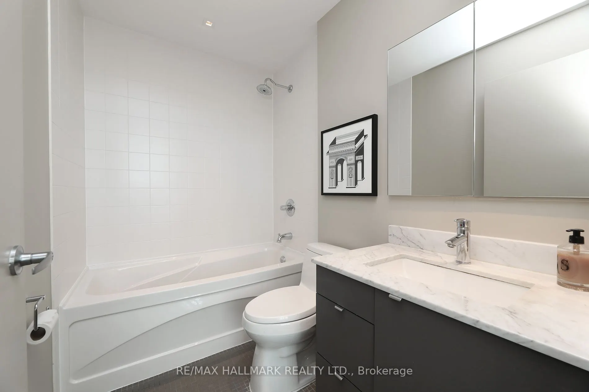 33 Lombard Street, #2406
