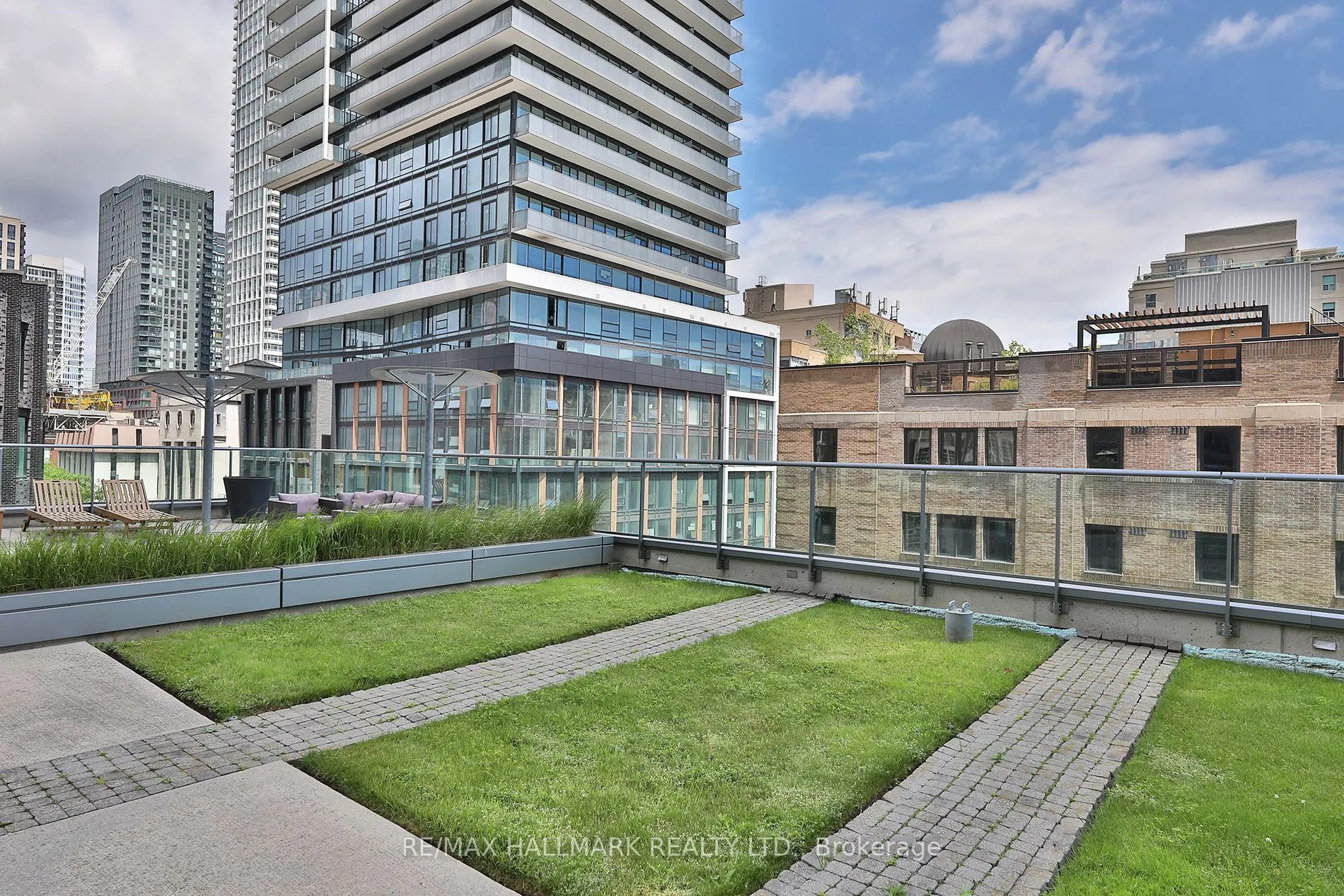 33 Lombard Street, #2406