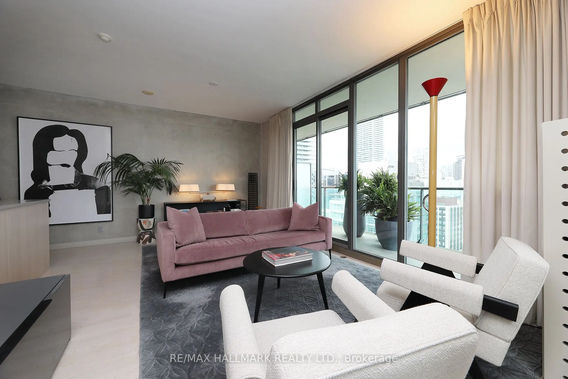 33 Lombard Street, #2406