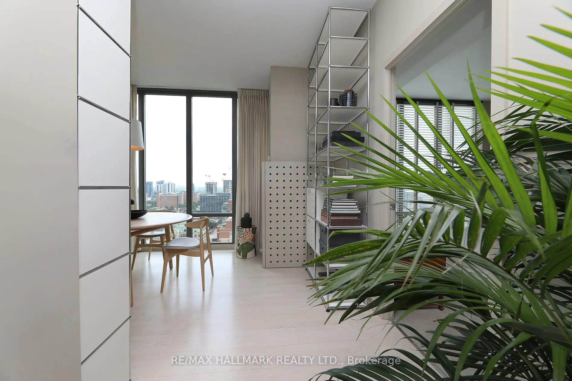 33 Lombard Street, #2406