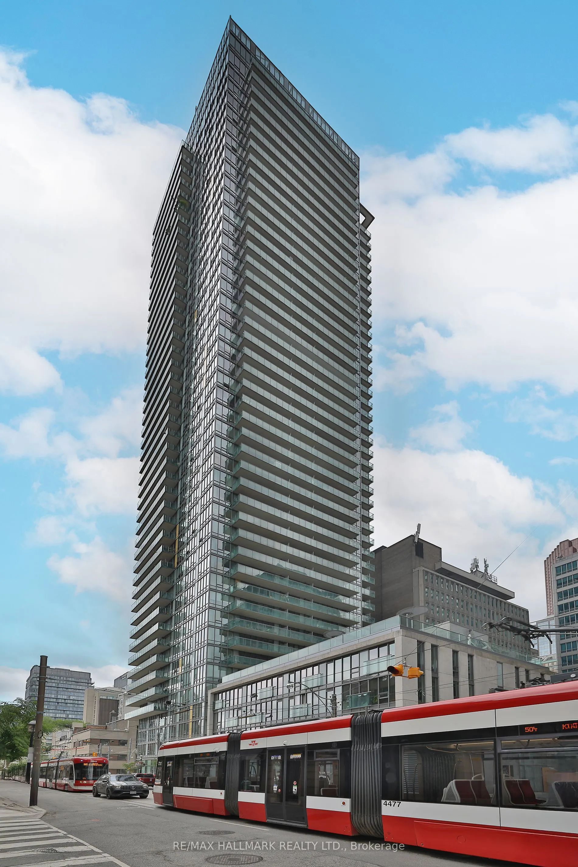 33 Lombard Street, #2406