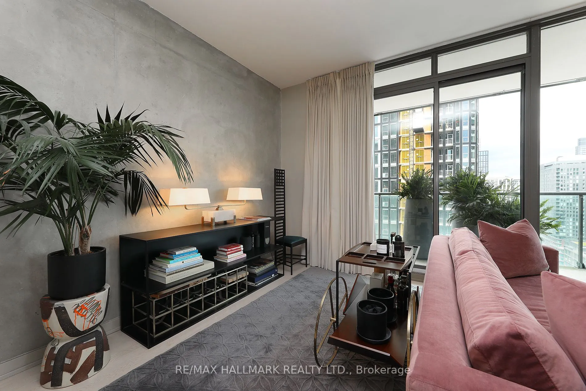 33 Lombard Street, #2406