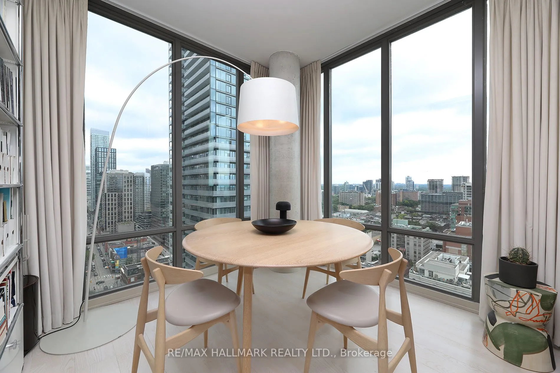 33 Lombard Street, #2406