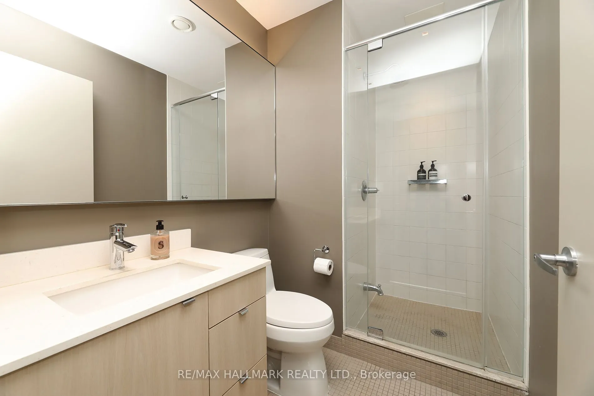 33 Lombard Street, #2406
