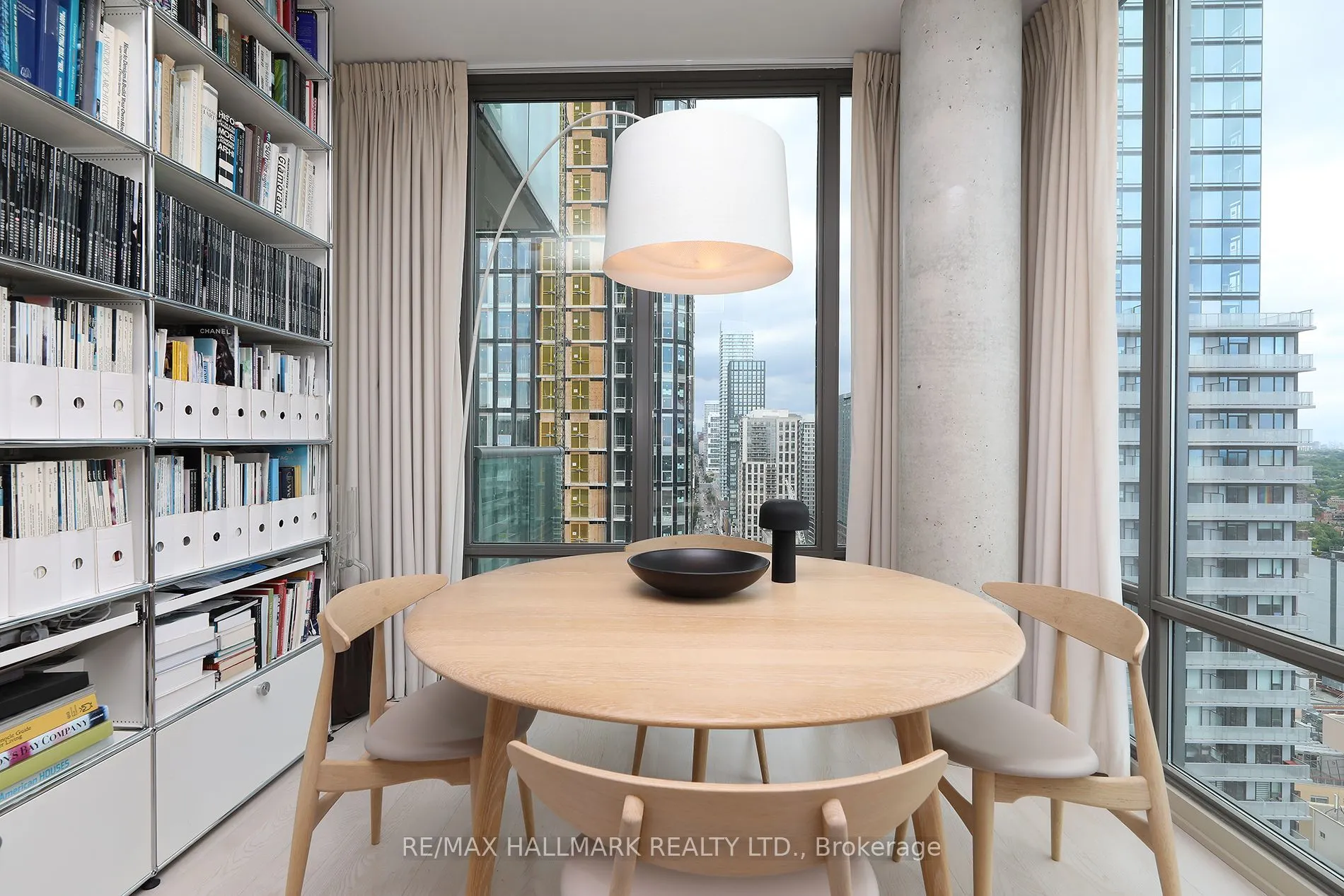 33 Lombard Street, #2406