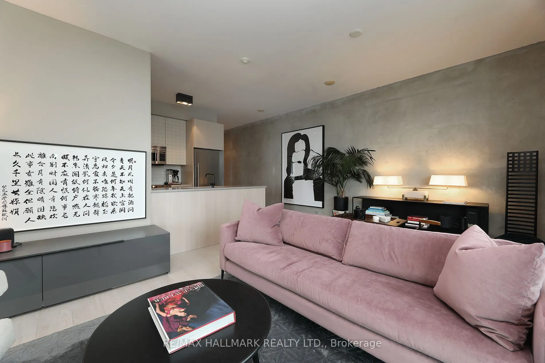 33 Lombard Street, #2406