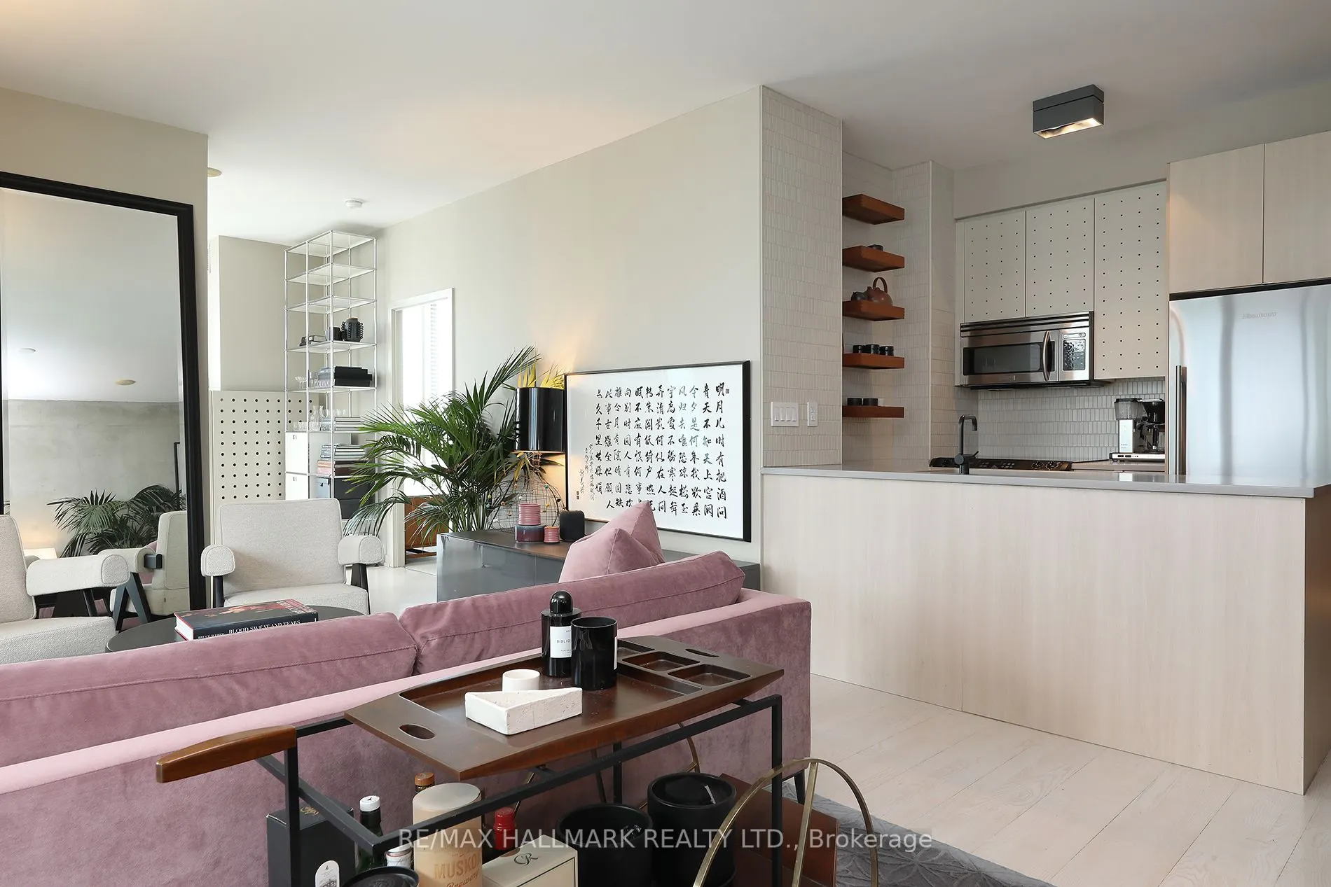 33 Lombard Street, #2406