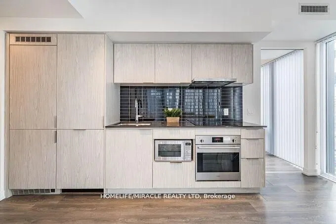 60 Shuter Street, #7