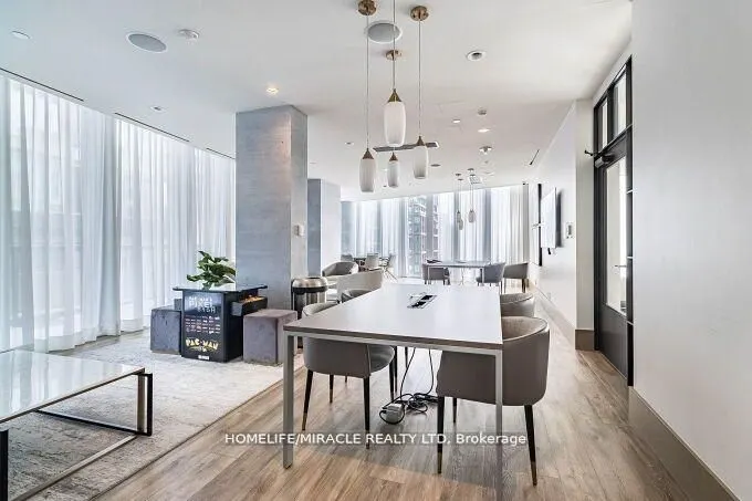 60 Shuter Street, #7