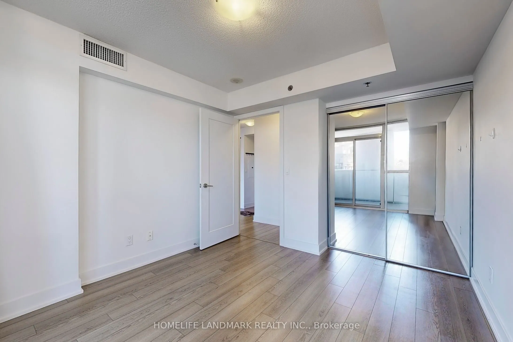 318 Richmond Street W, #506