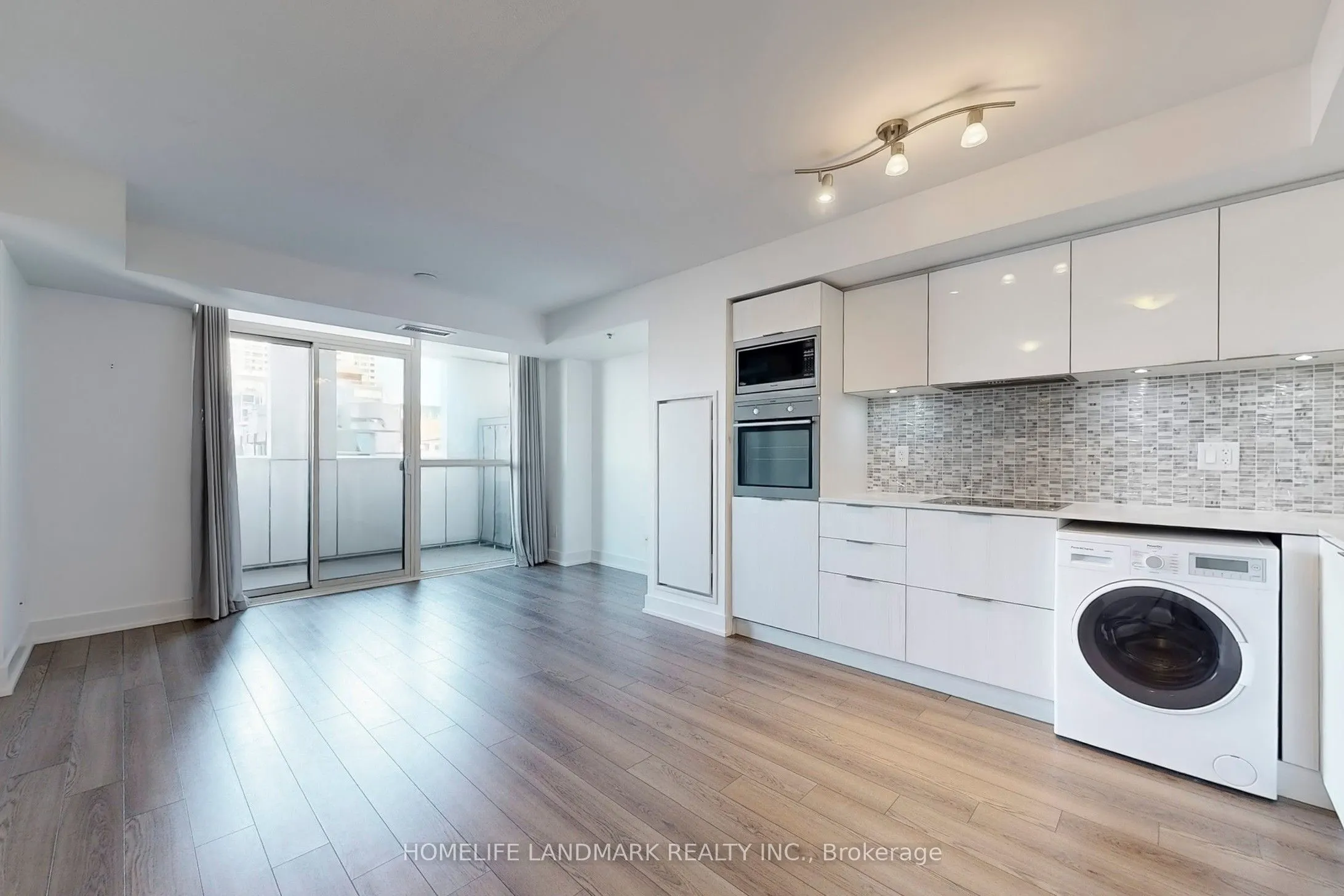 318 Richmond Street W, #506