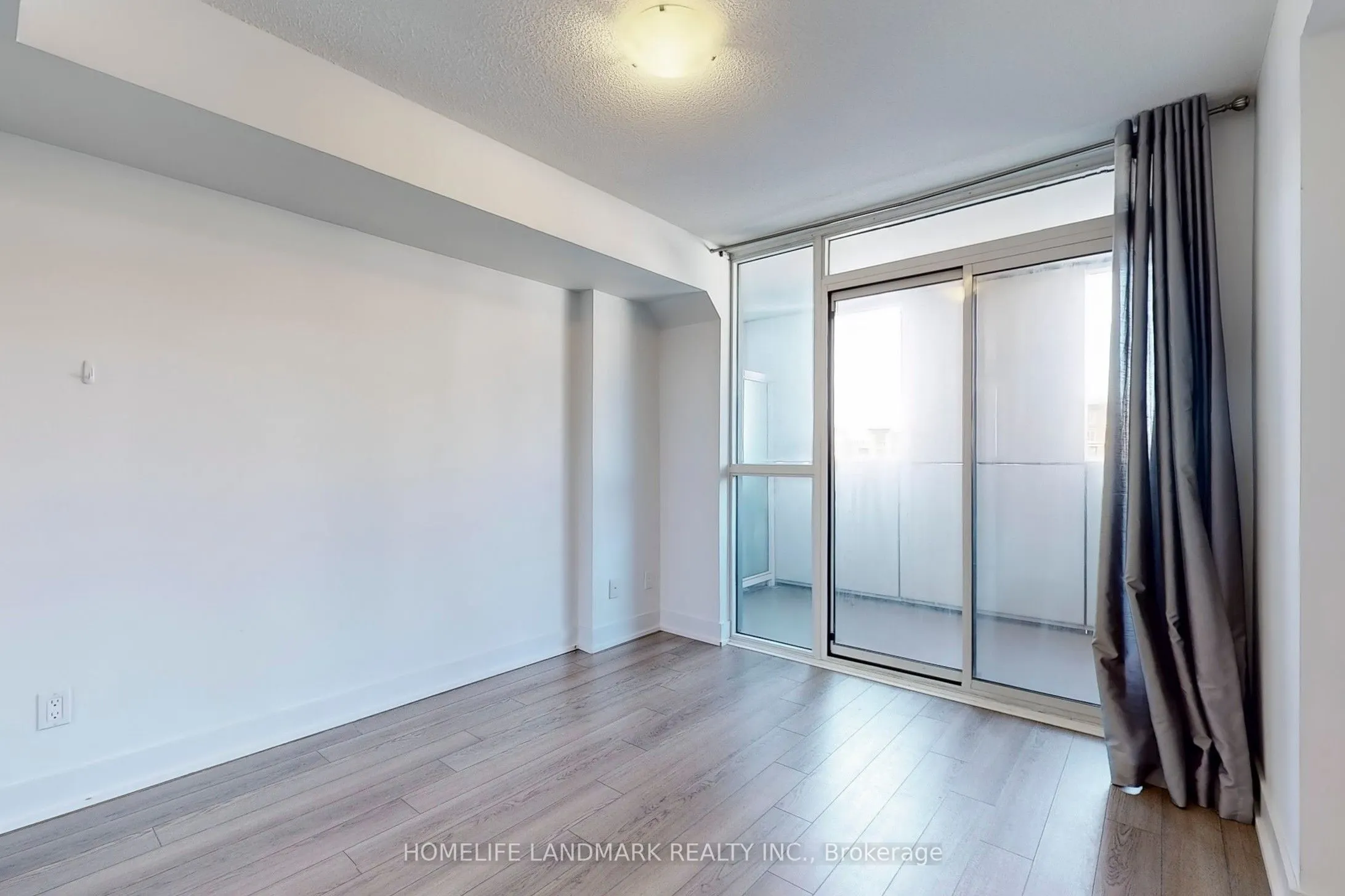 318 Richmond Street W, #506
