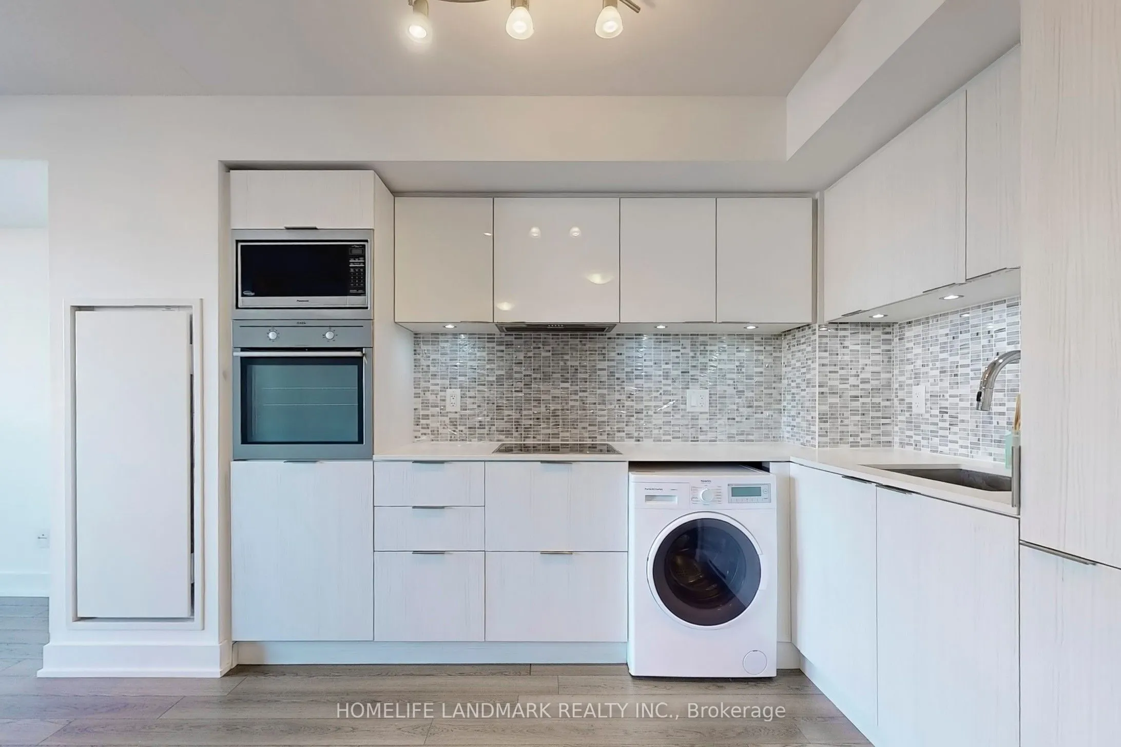 318 Richmond Street W, #506