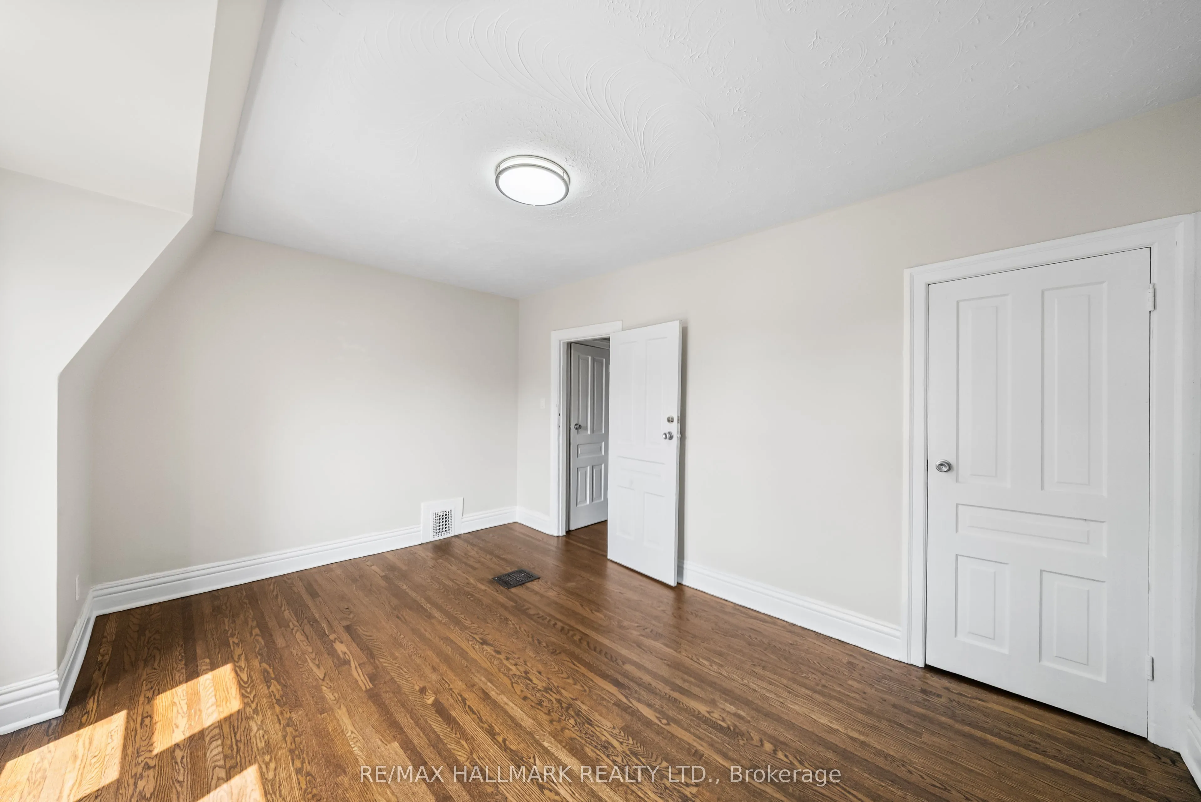 84 Lindsey Avenue