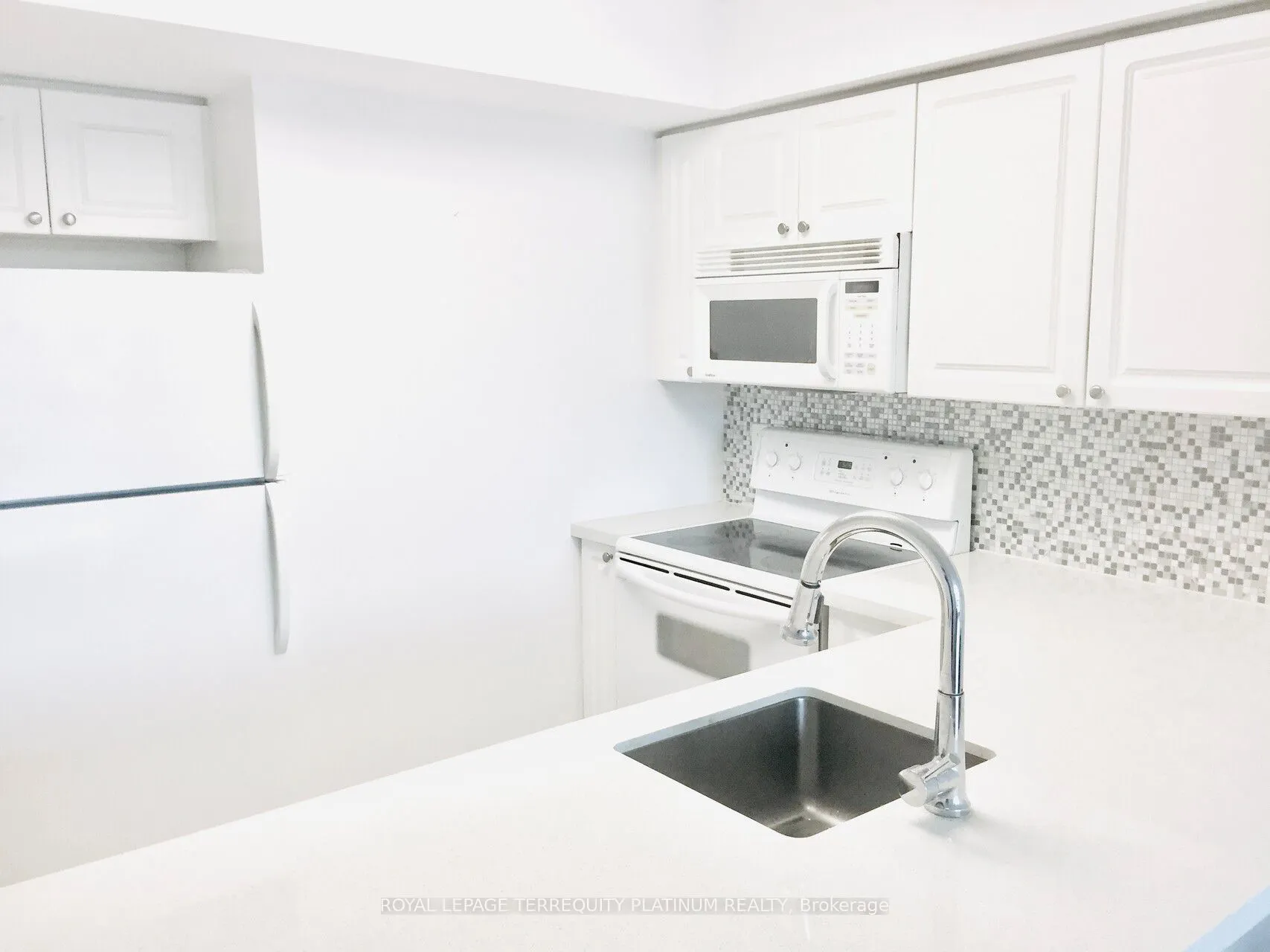 28 Harrison Garden Boulevard, #1812