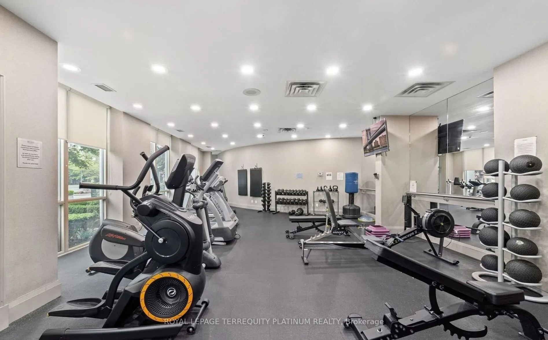 28 Harrison Garden Boulevard, #1812