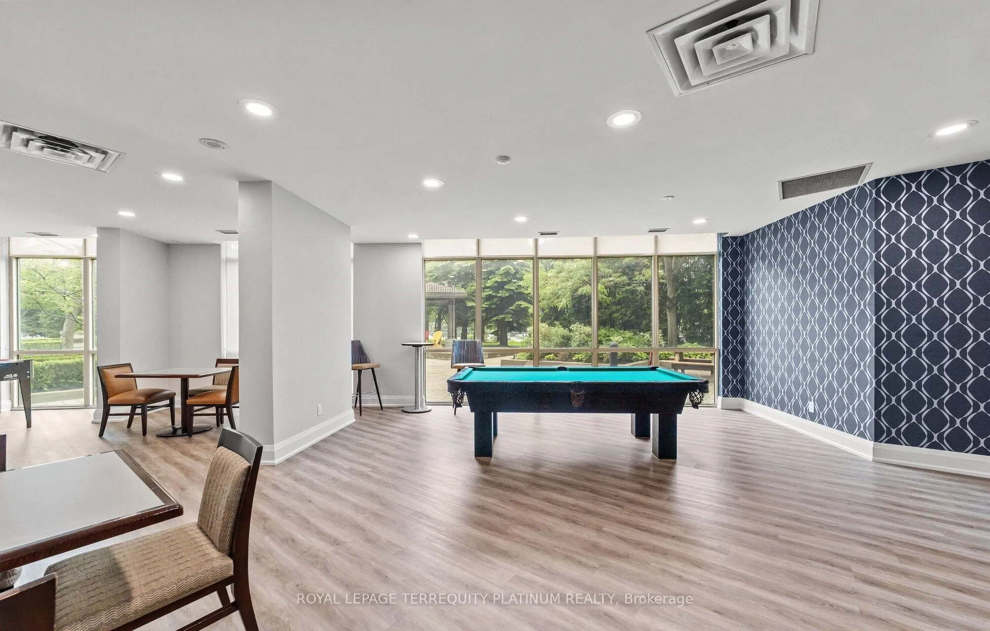 28 Harrison Garden Boulevard, #1812