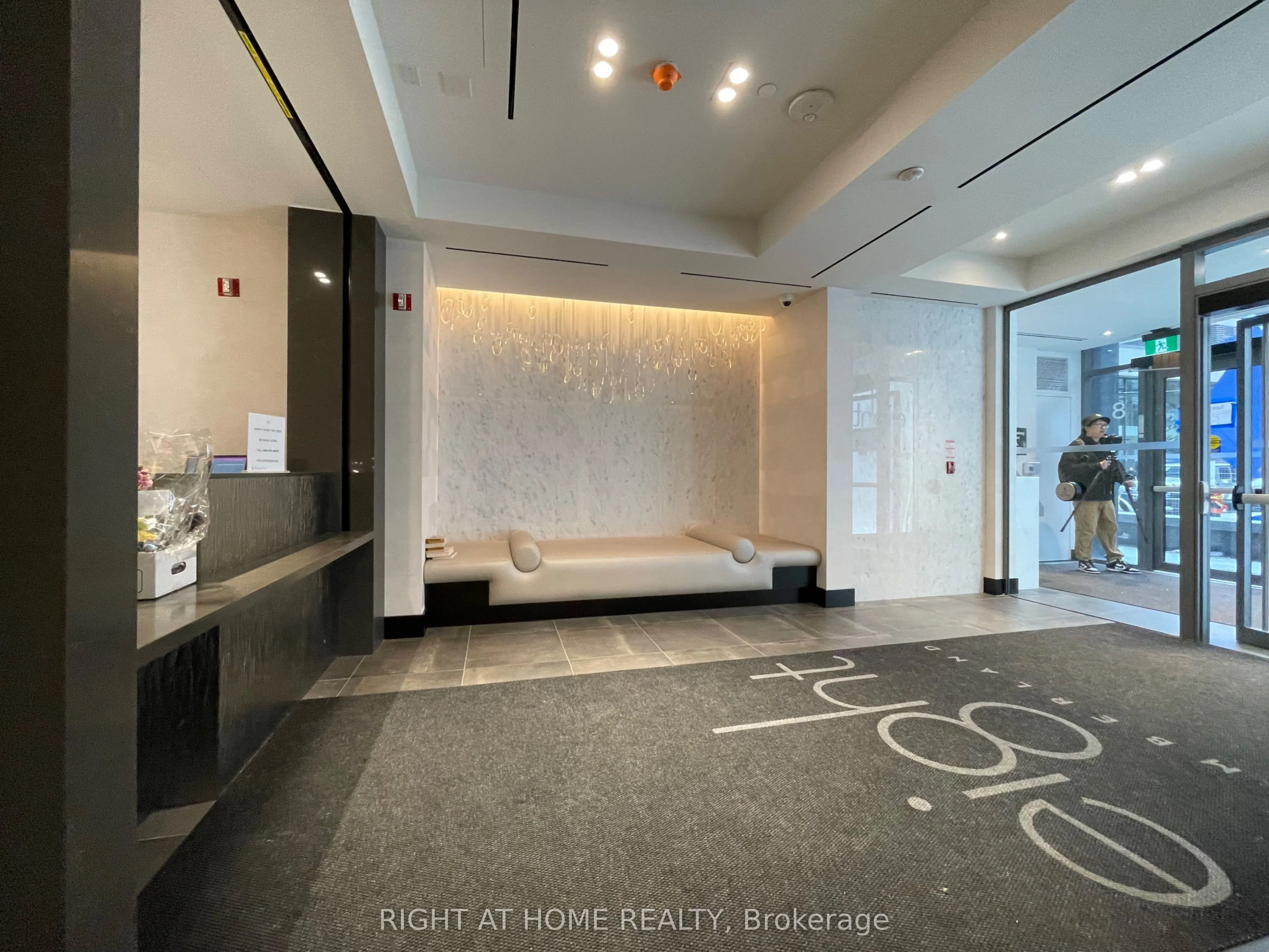 8 Cumberland Street, #2506