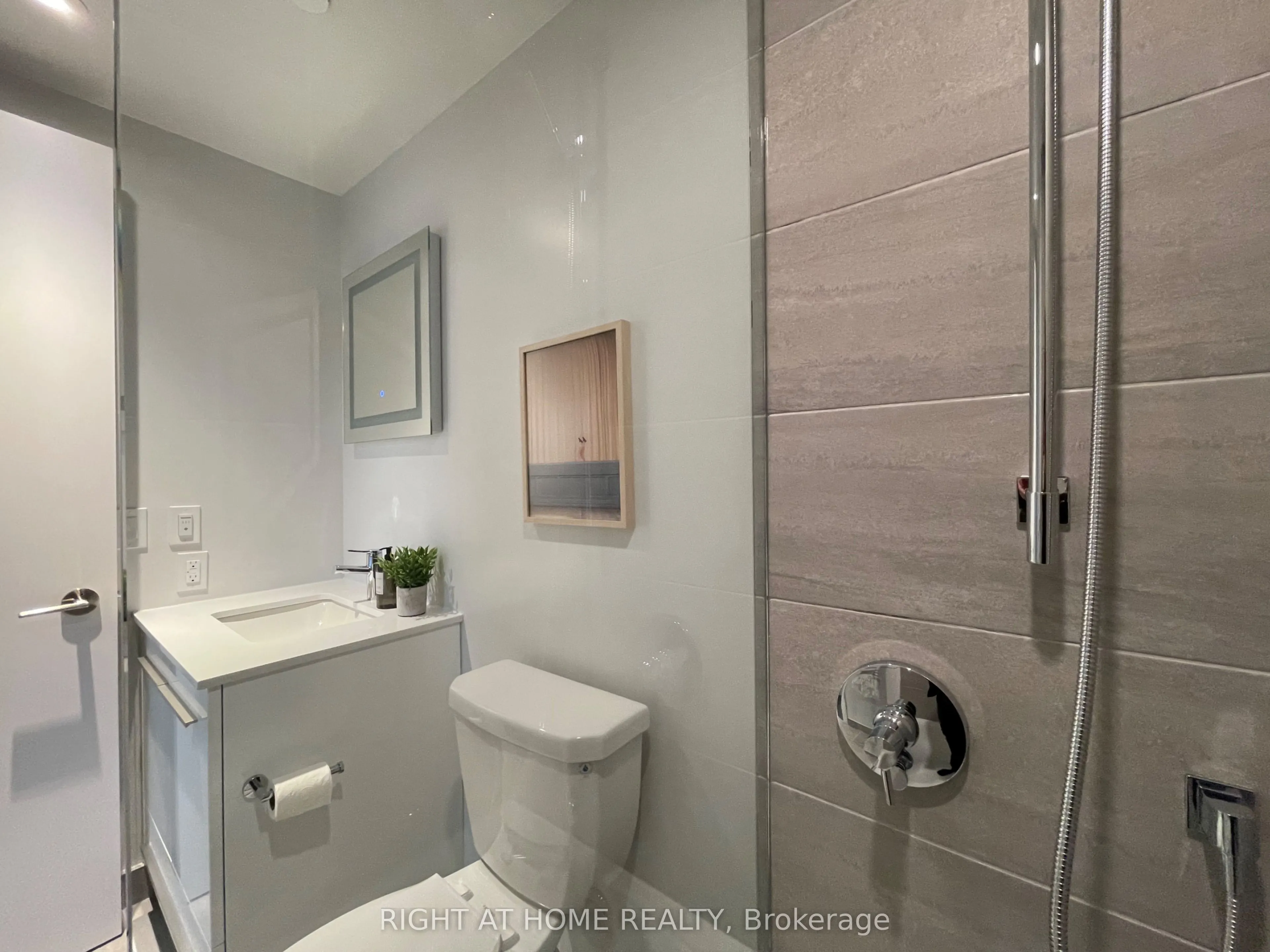 8 Cumberland Street, #2506