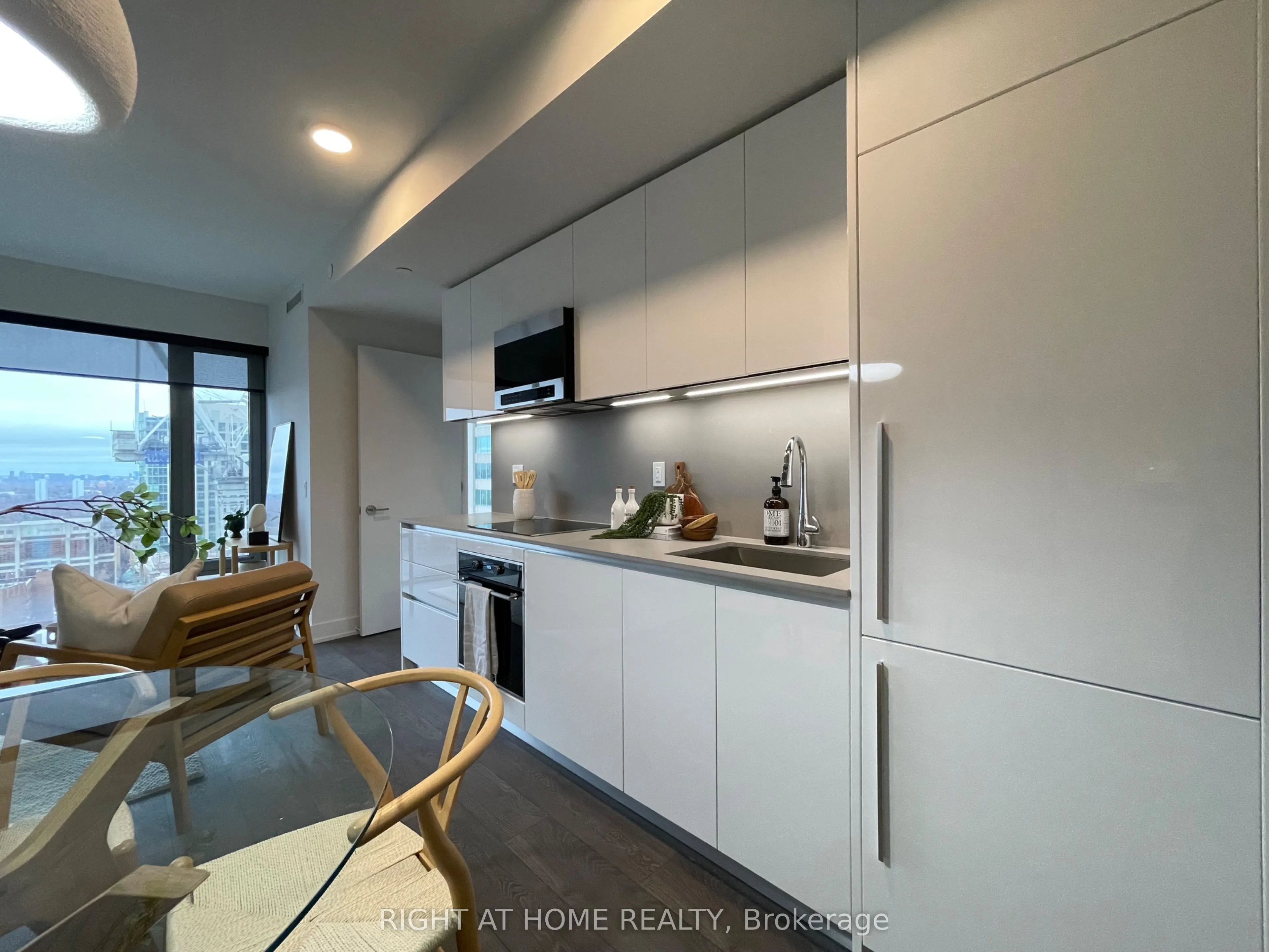 8 Cumberland Street, #2506