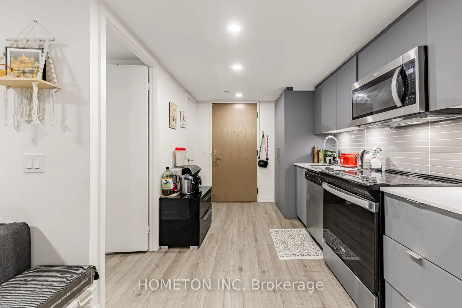 30 Tretti Way, #401