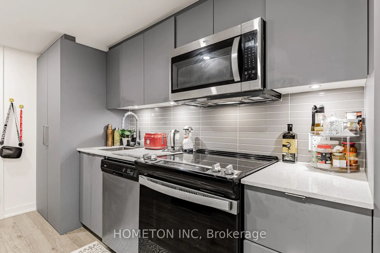 30 Tretti Way, #401