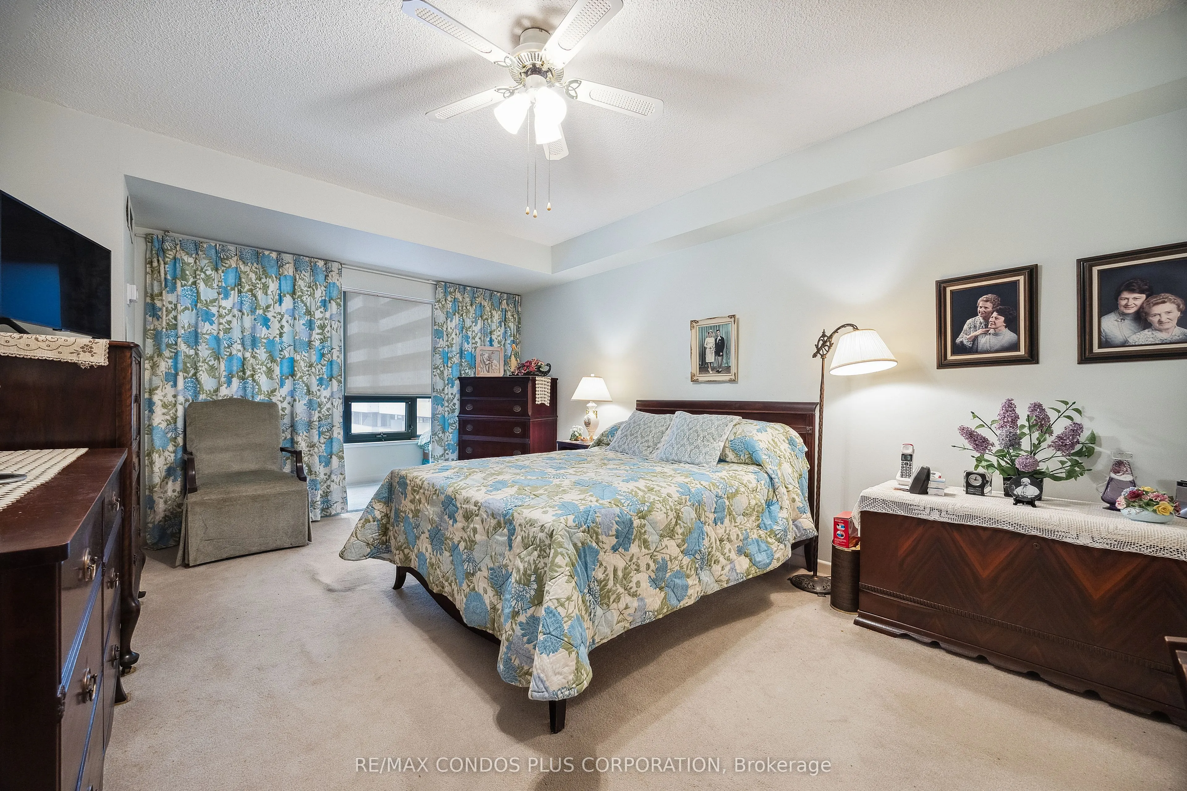 62 Wellesley Street W, #902