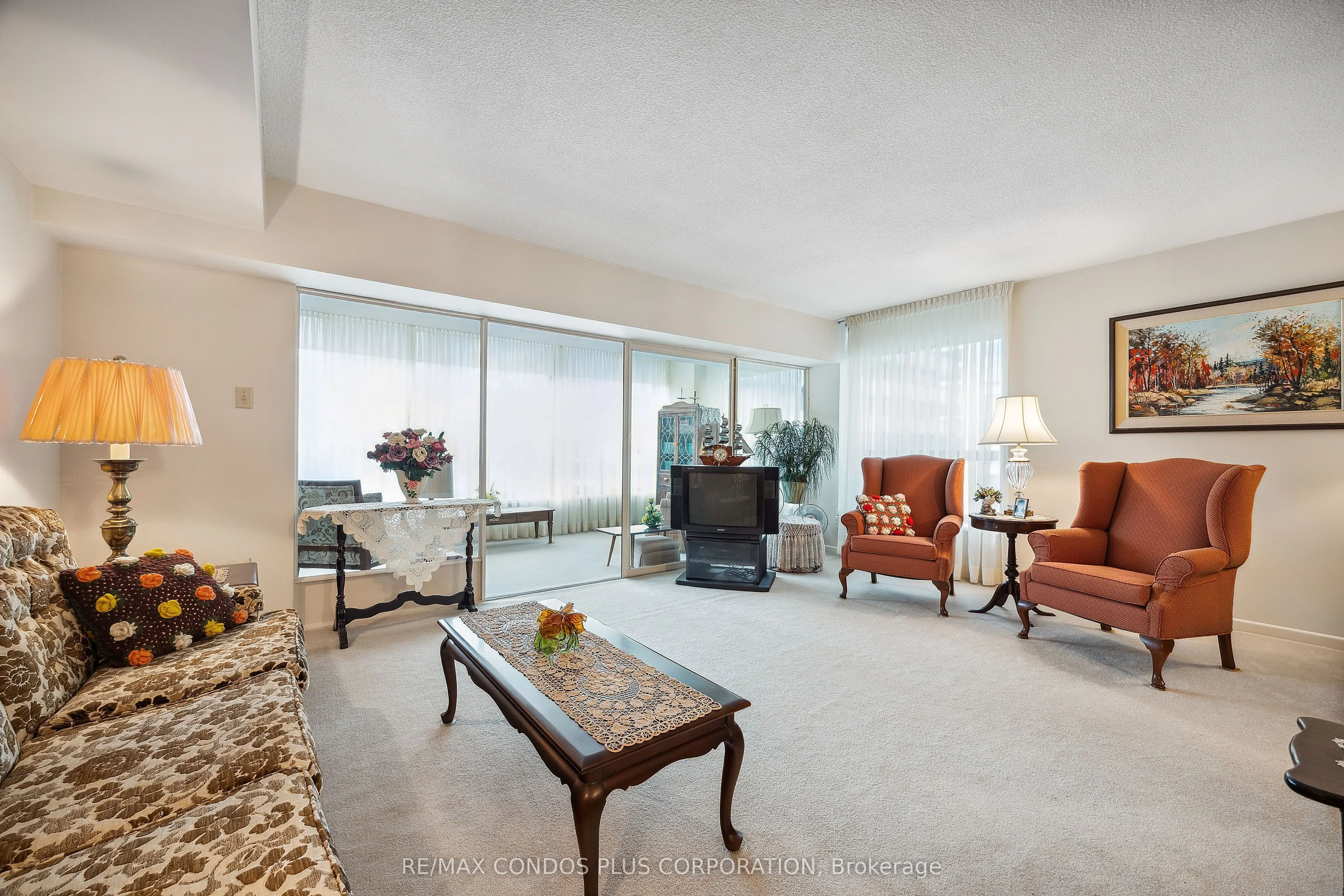 62 Wellesley Street W, #902