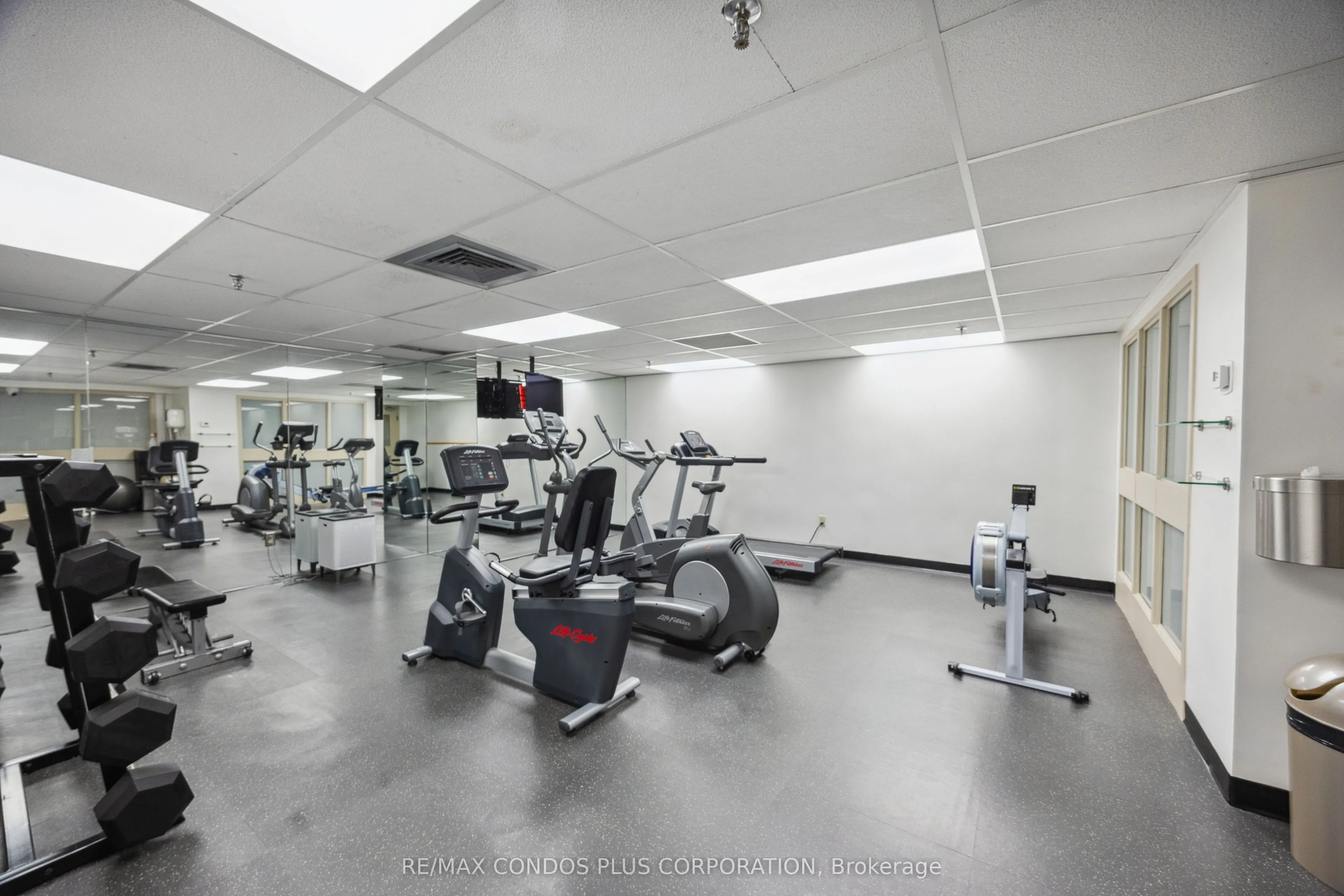 62 Wellesley Street W, #902