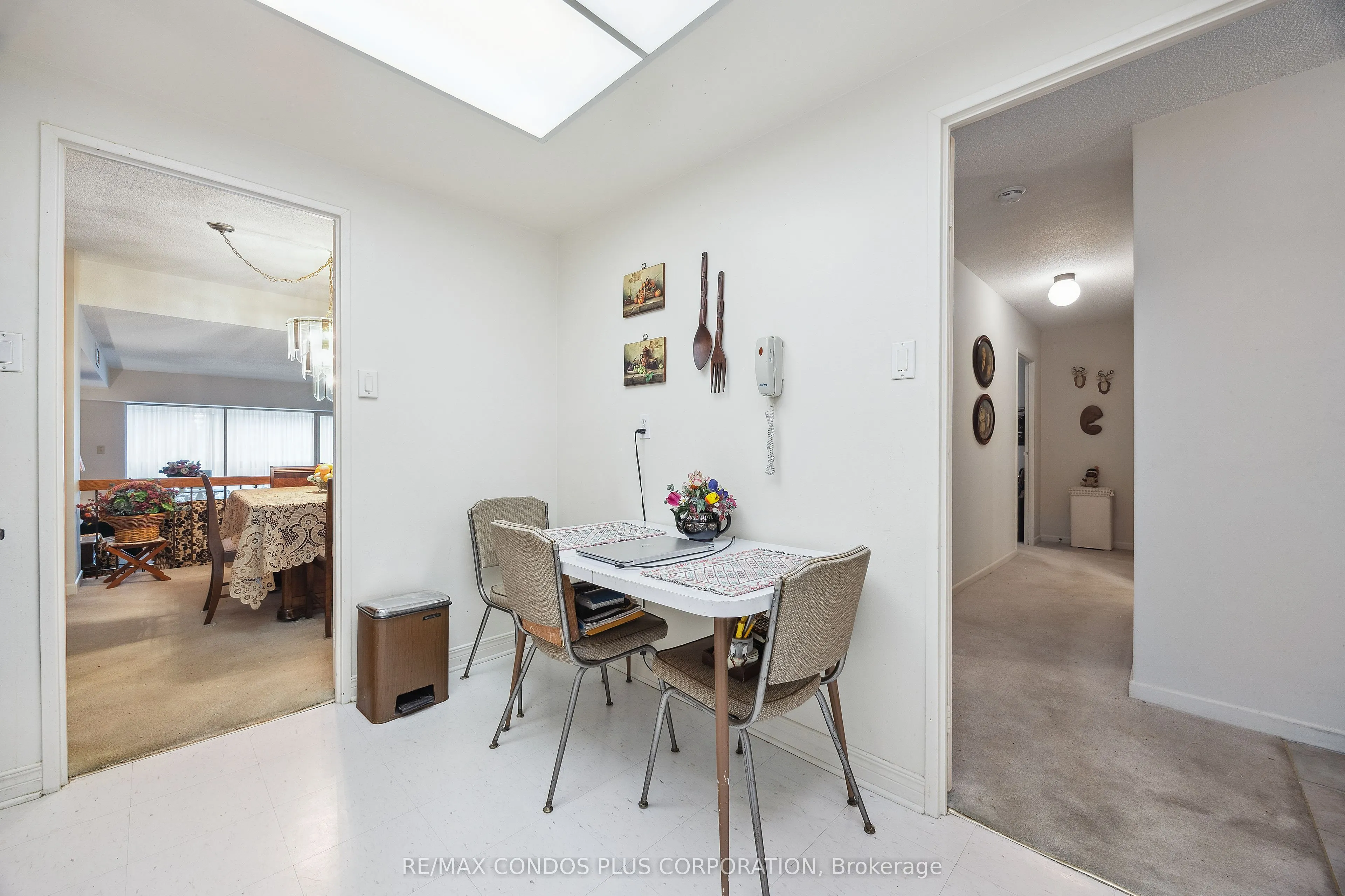 62 Wellesley Street W, #902