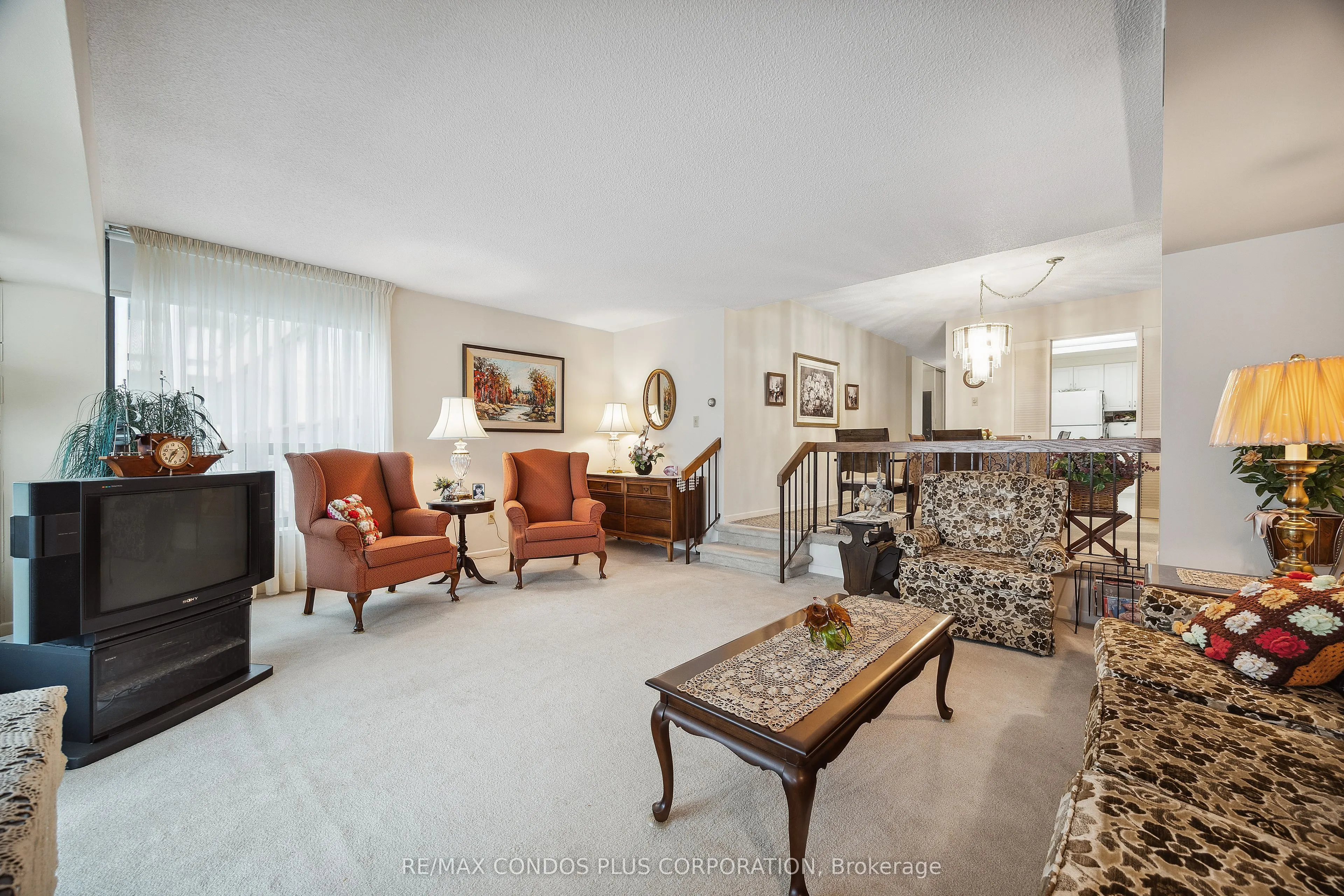 62 Wellesley Street W, #902