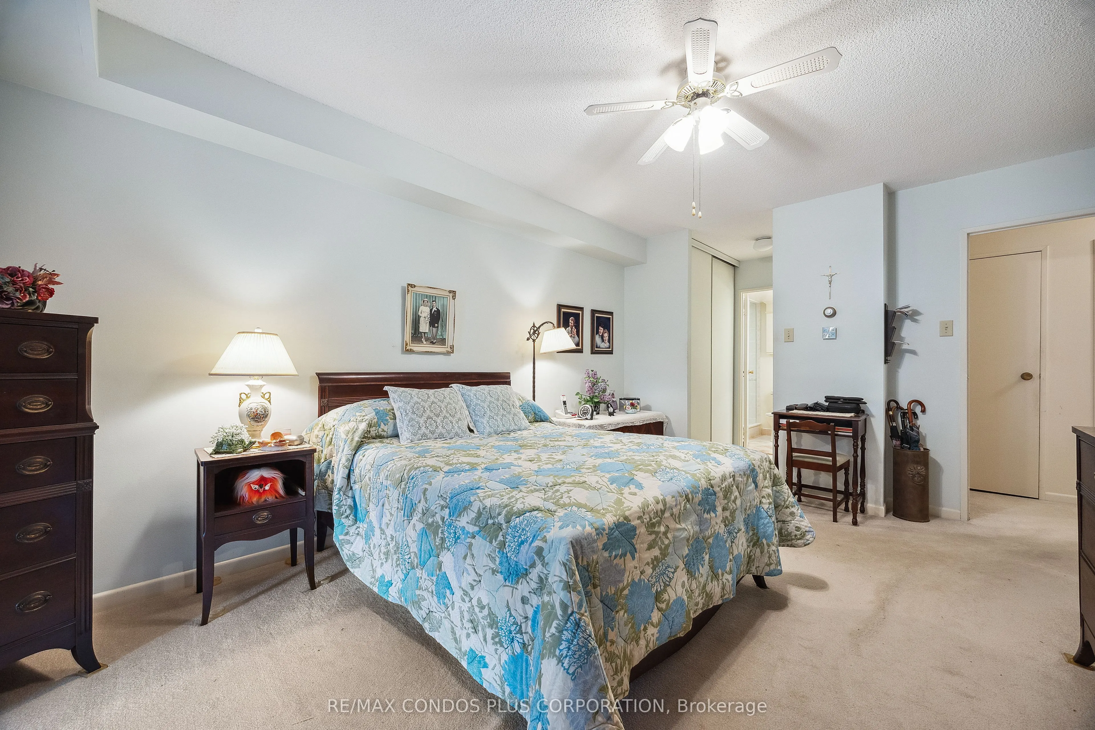 62 Wellesley Street W, #902