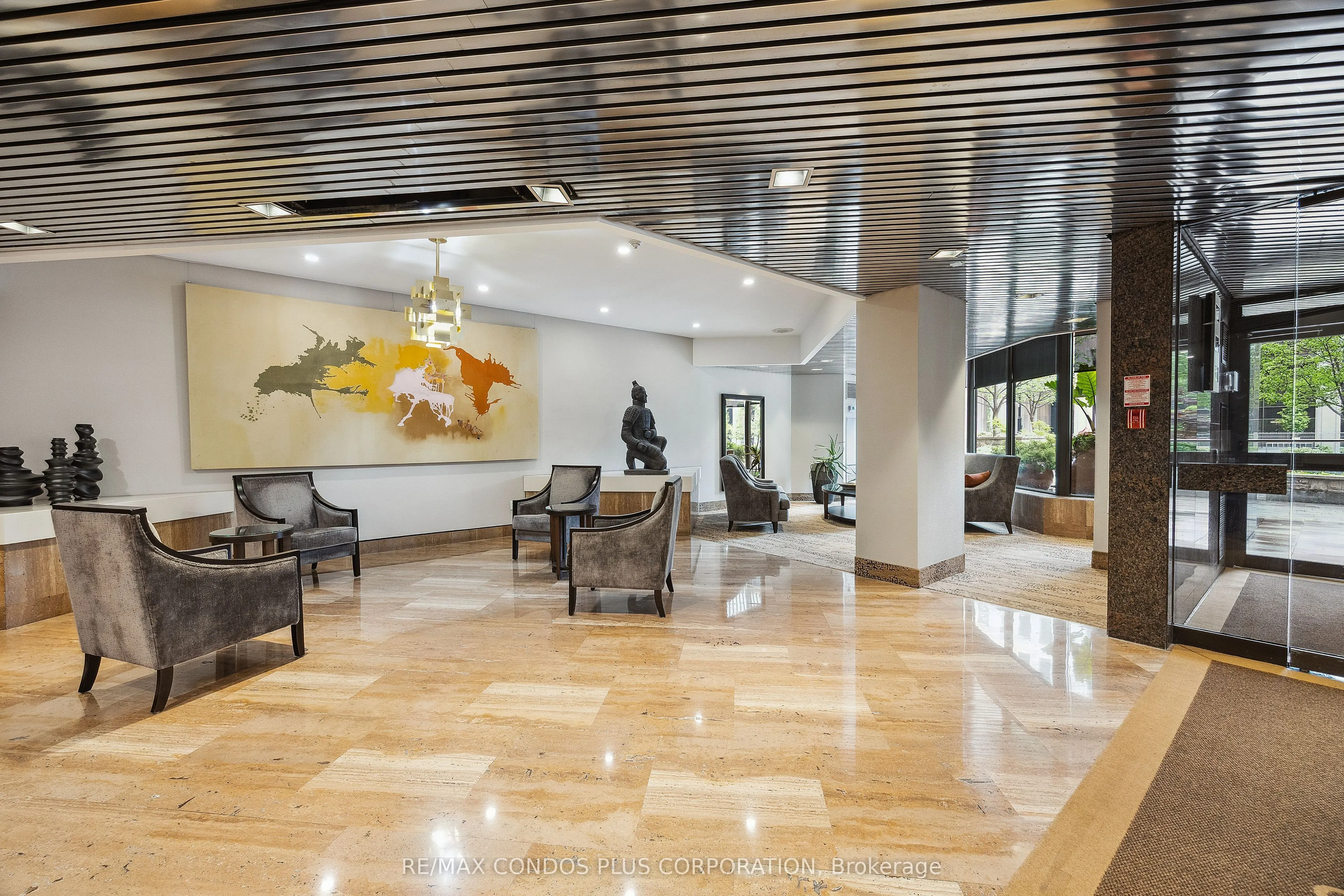 62 Wellesley Street W, #902