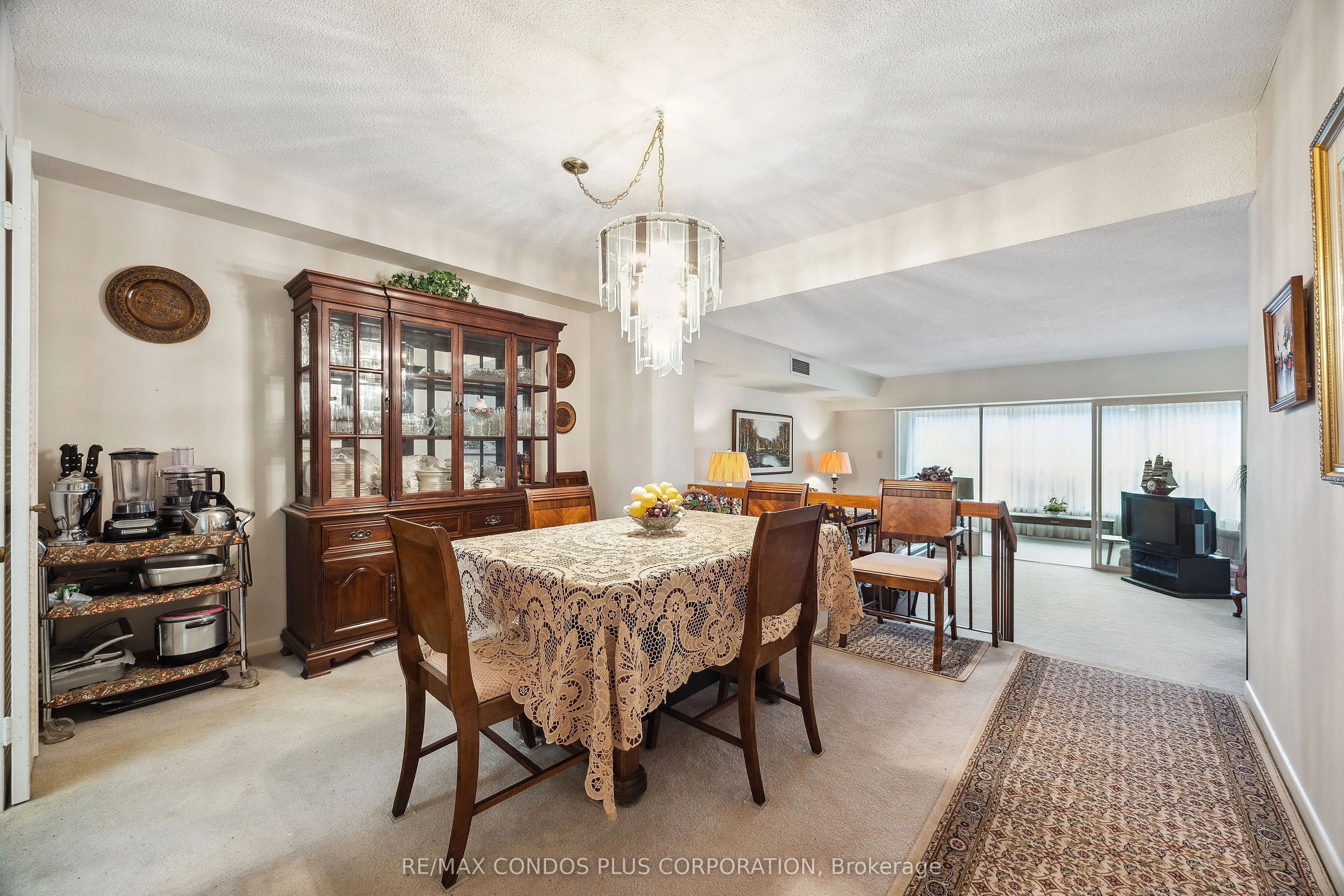 62 Wellesley Street W, #902