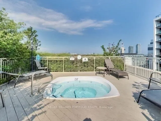 323 Richmond Street E, #907