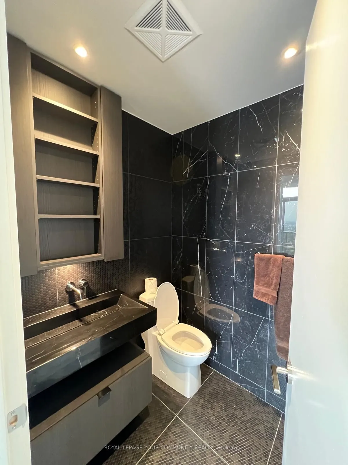 11 Yorkville Avenue, #4710